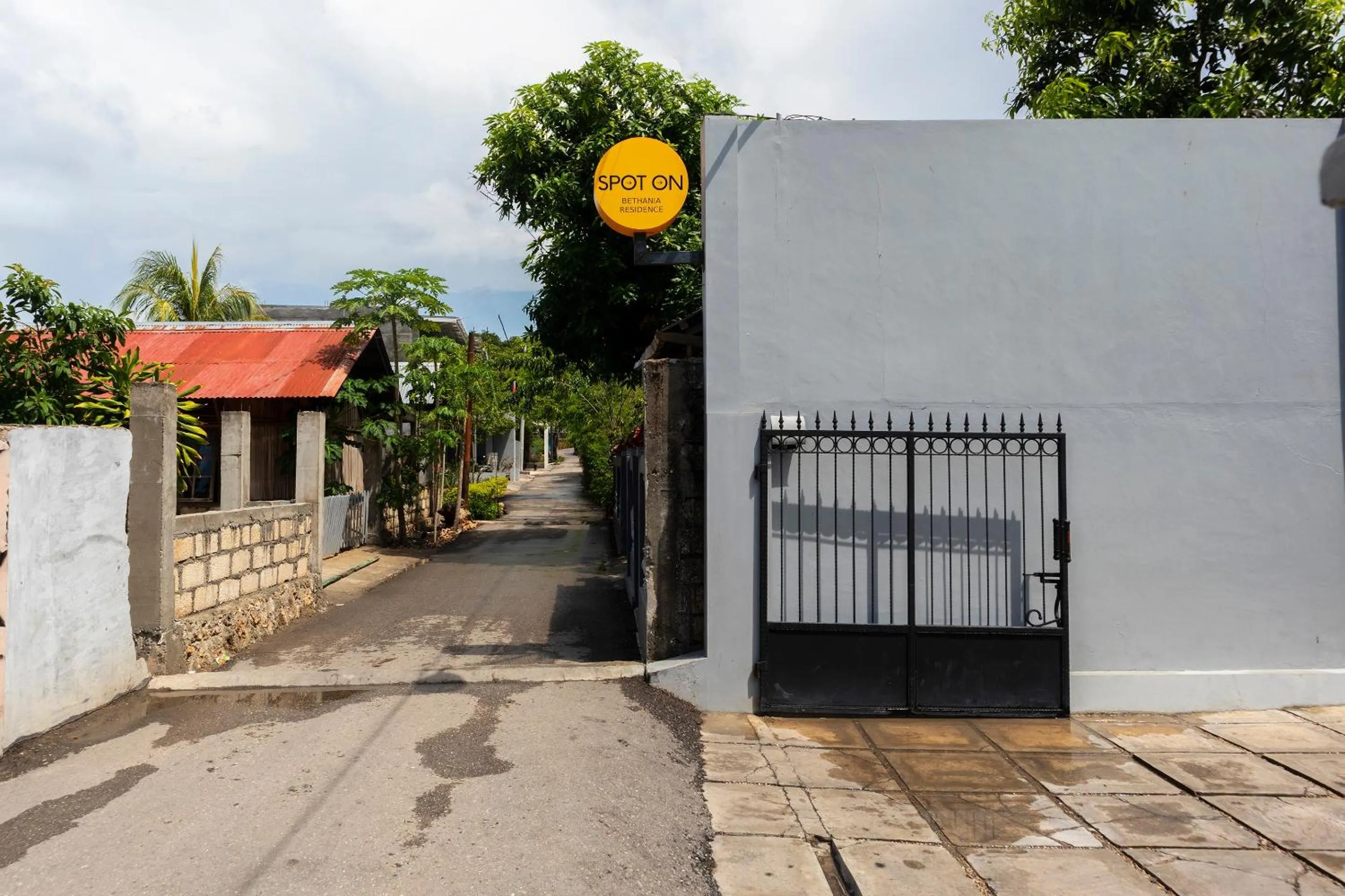 Facade/entrance in SPOT ON 2063 Bethania Residence