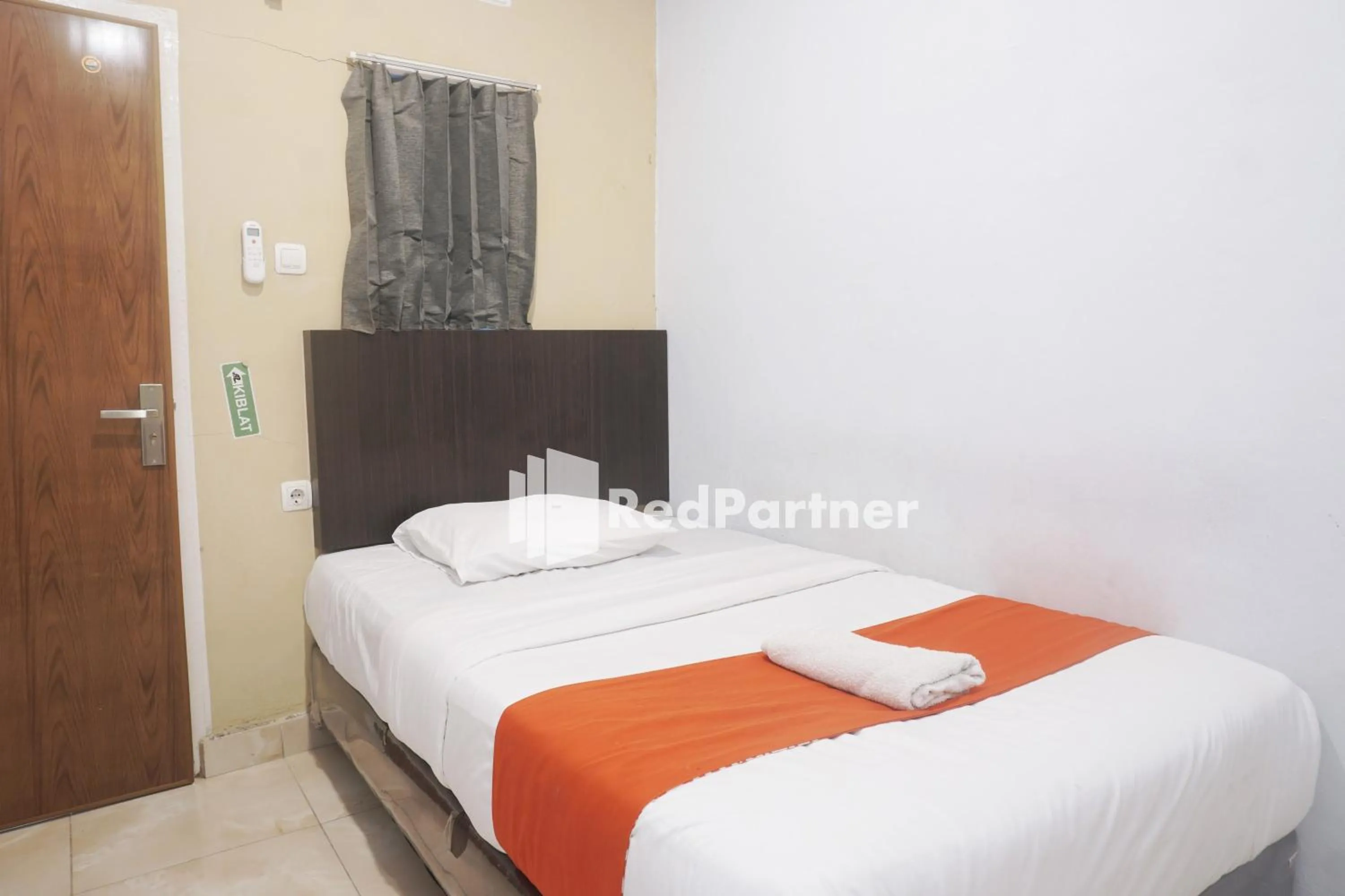 Bedroom, Bed in Tassa Homestay Syariah Mitra RedDoorz
