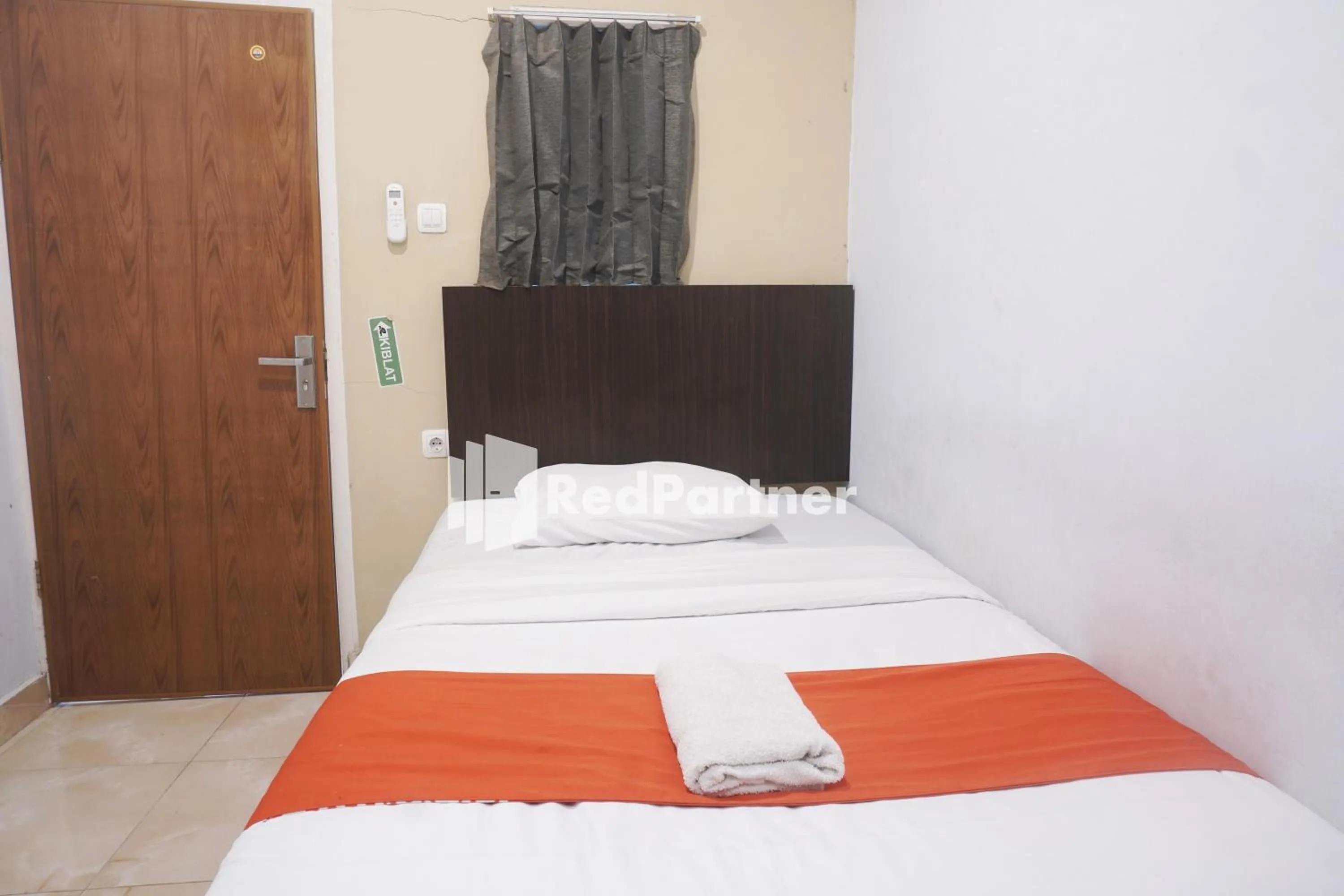 Bedroom, Bed in Tassa Homestay Syariah Mitra RedDoorz