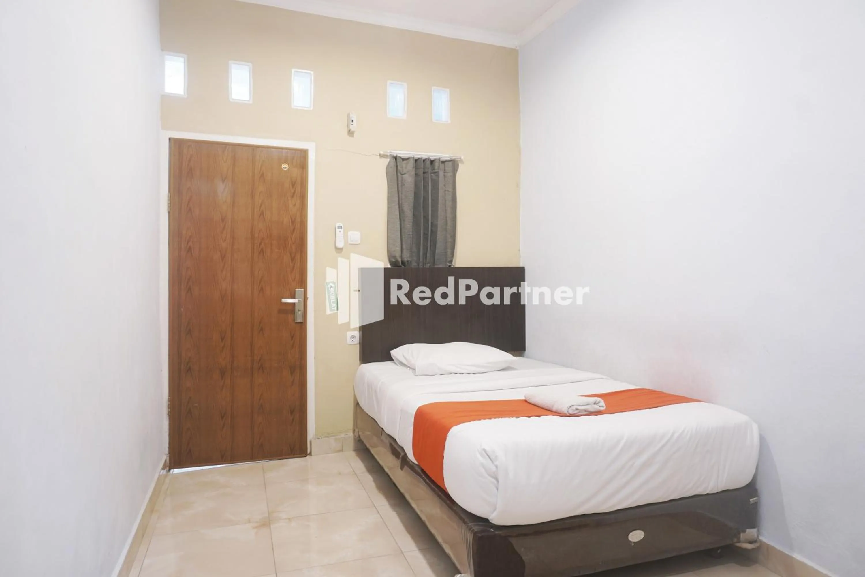 Bedroom, Bed in Tassa Homestay Syariah Mitra RedDoorz