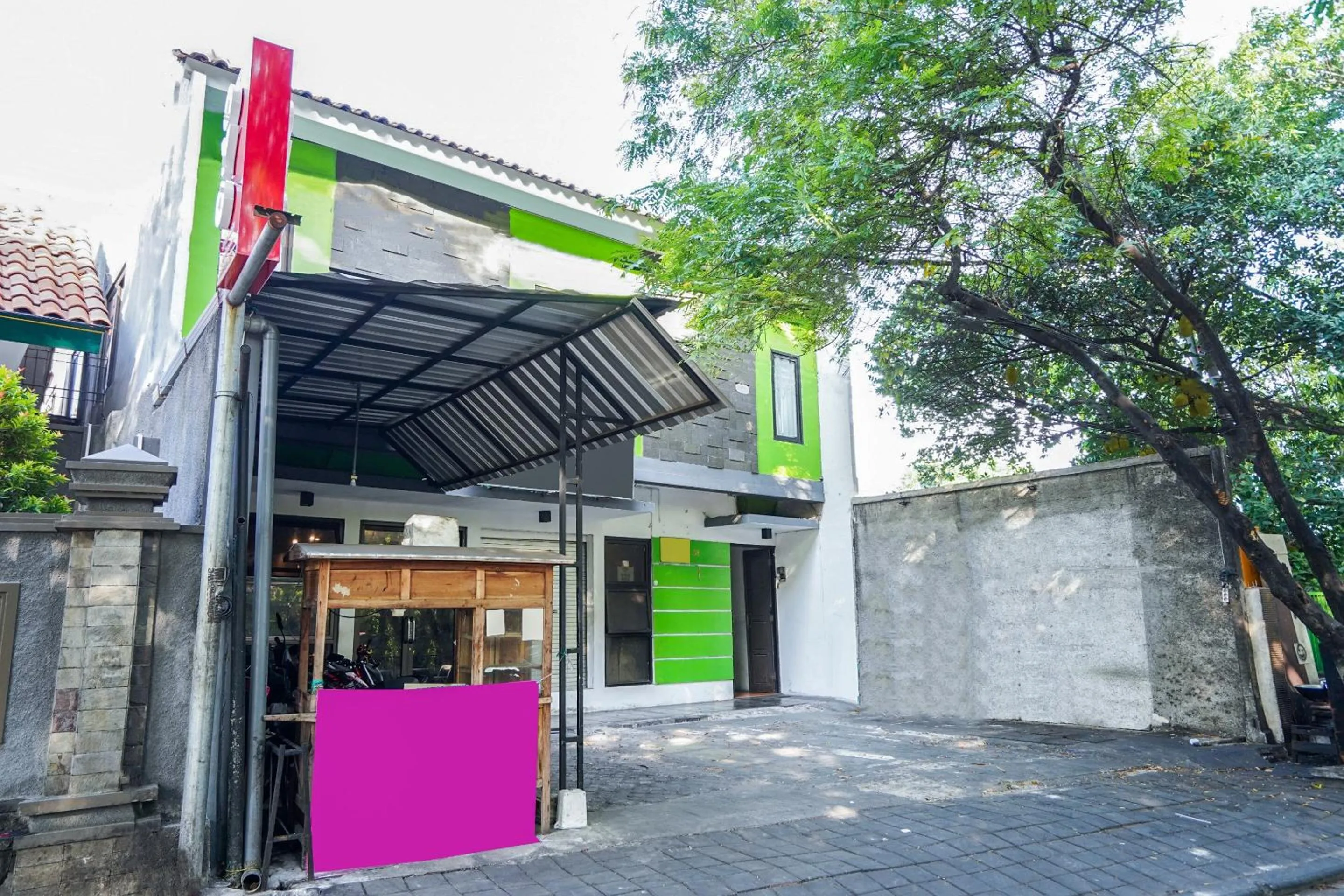 Facade/entrance, Property Building in OYO 1956 Kana Family Residence