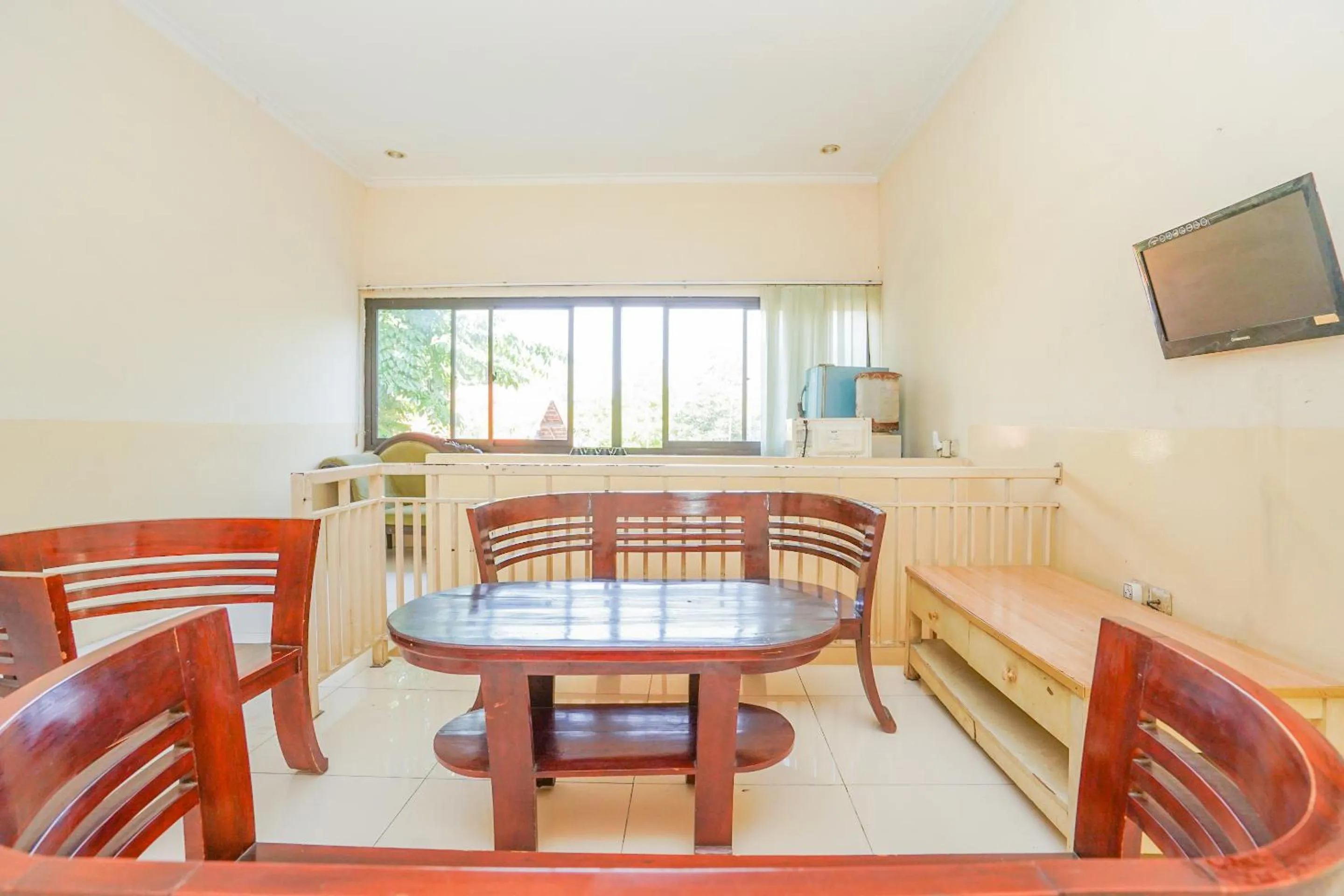 Area and facilities, Dining Area in OYO 1956 Kana Family Residence