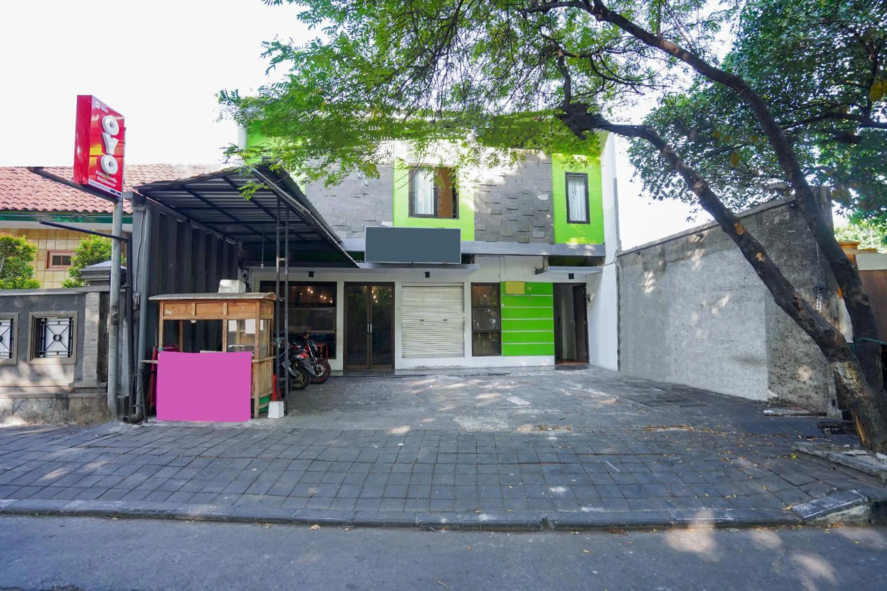 Facade/entrance, Property Building in OYO 1956 Kana Family Residence