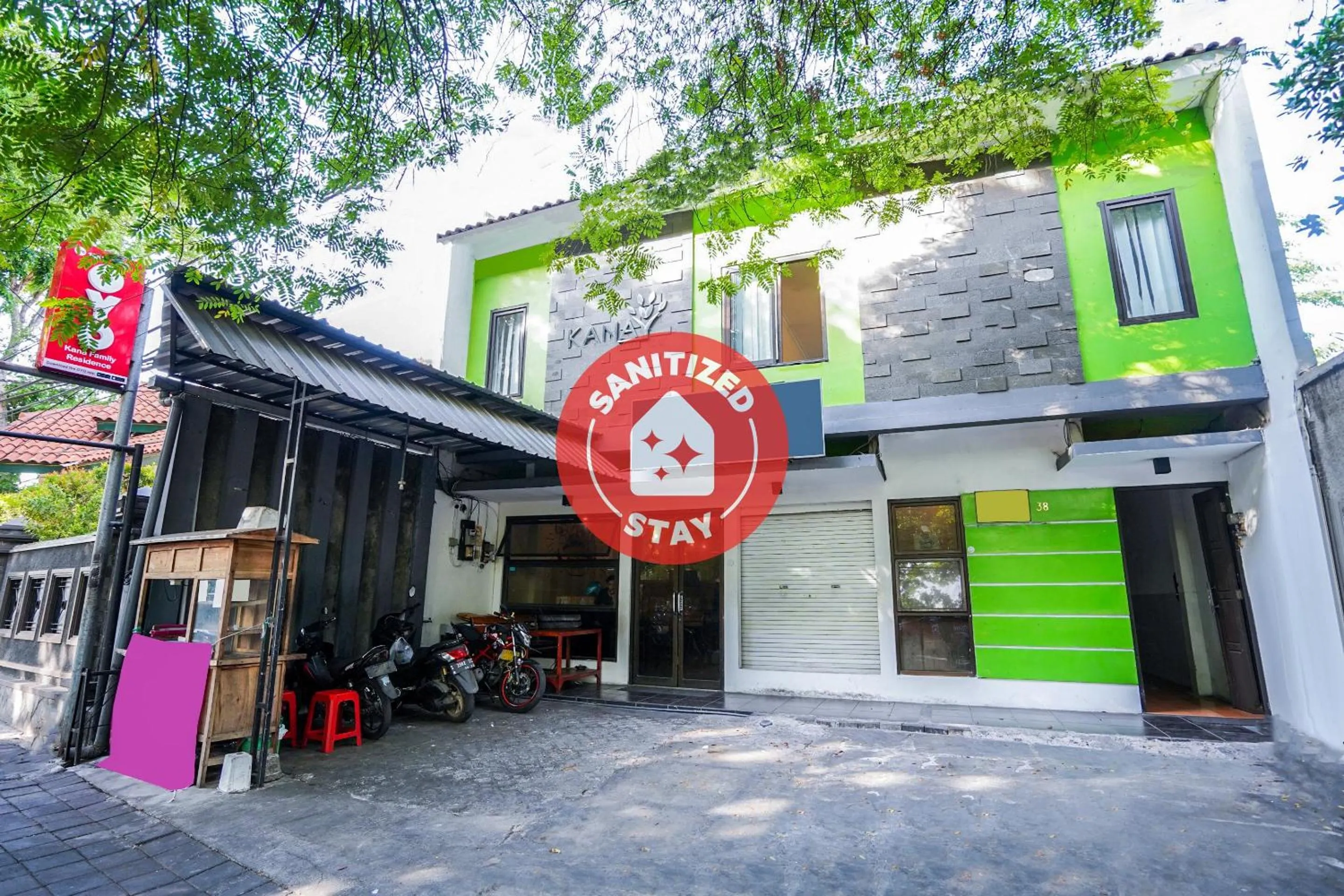 Facade/entrance in OYO 1956 Kana Family Residence