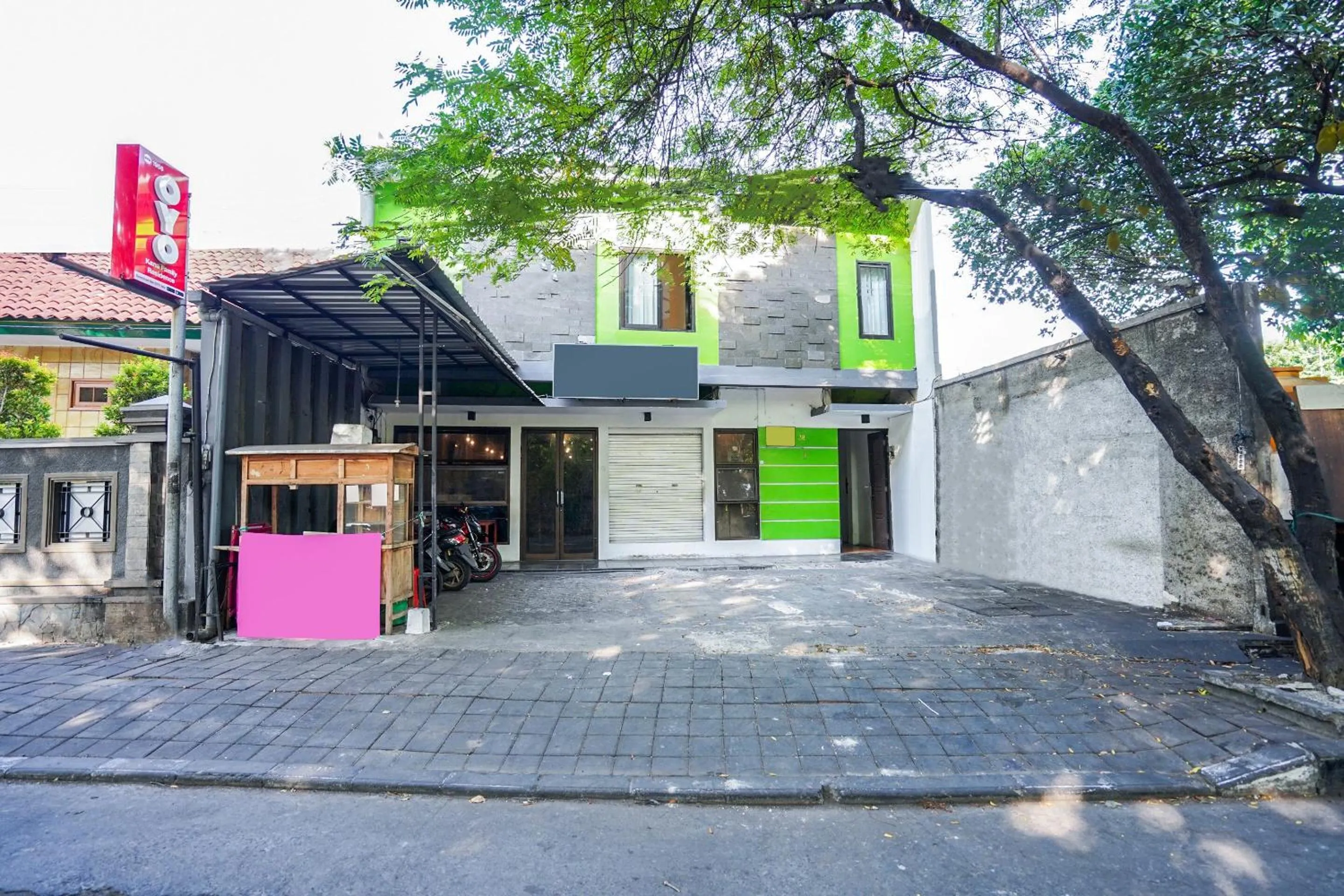 Facade/entrance, Property Building in OYO 1956 Kana Family Residence