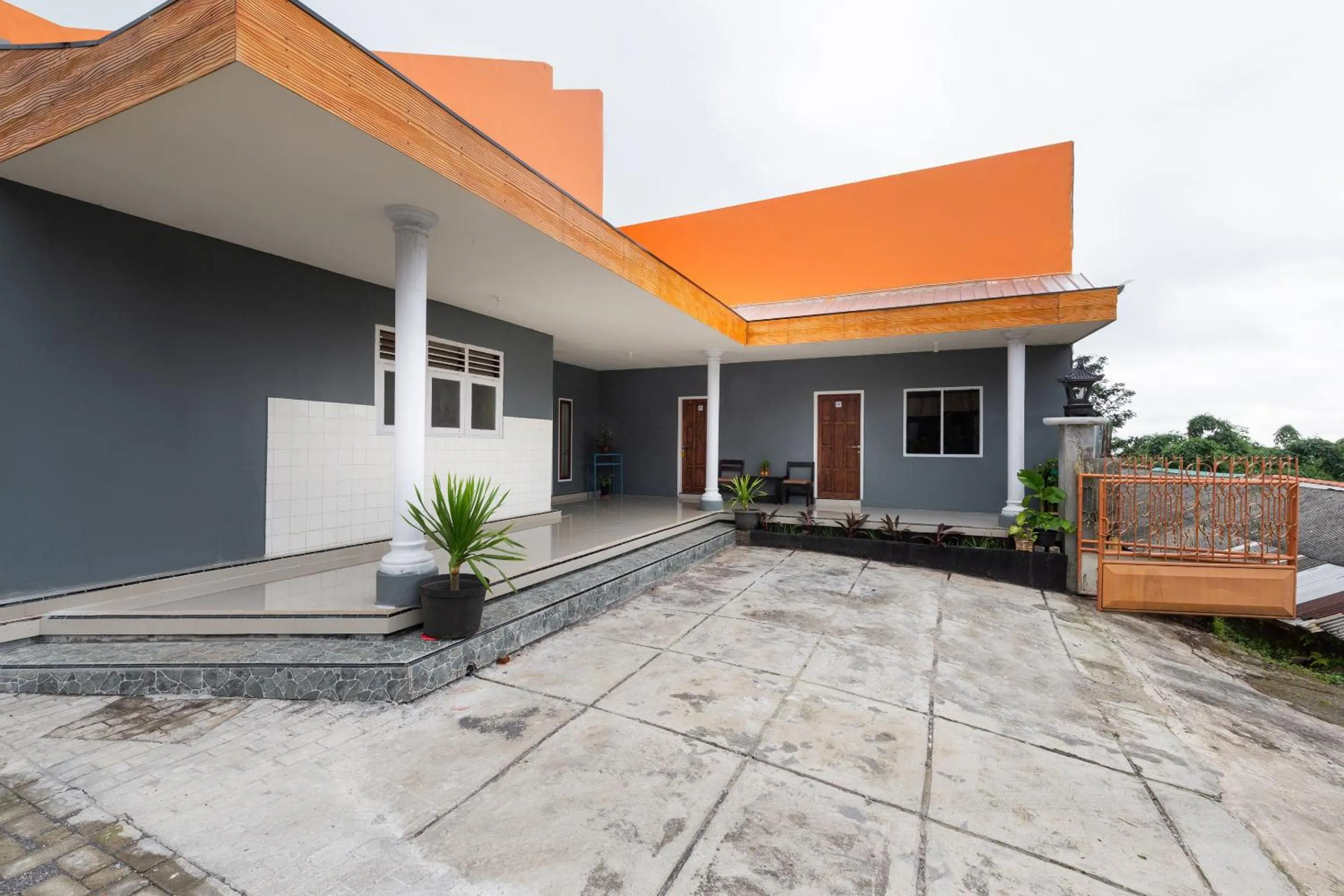 Facade/entrance in Hotel O Bromo Hill