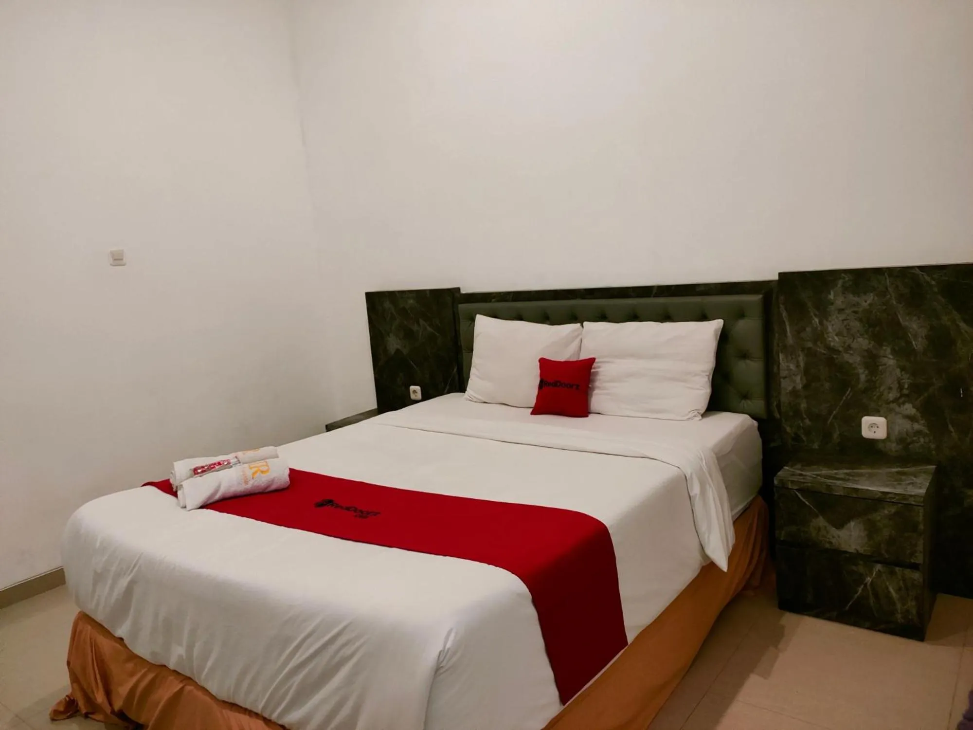 Bed in RedDoorz At Sukomanunggal Surabaya