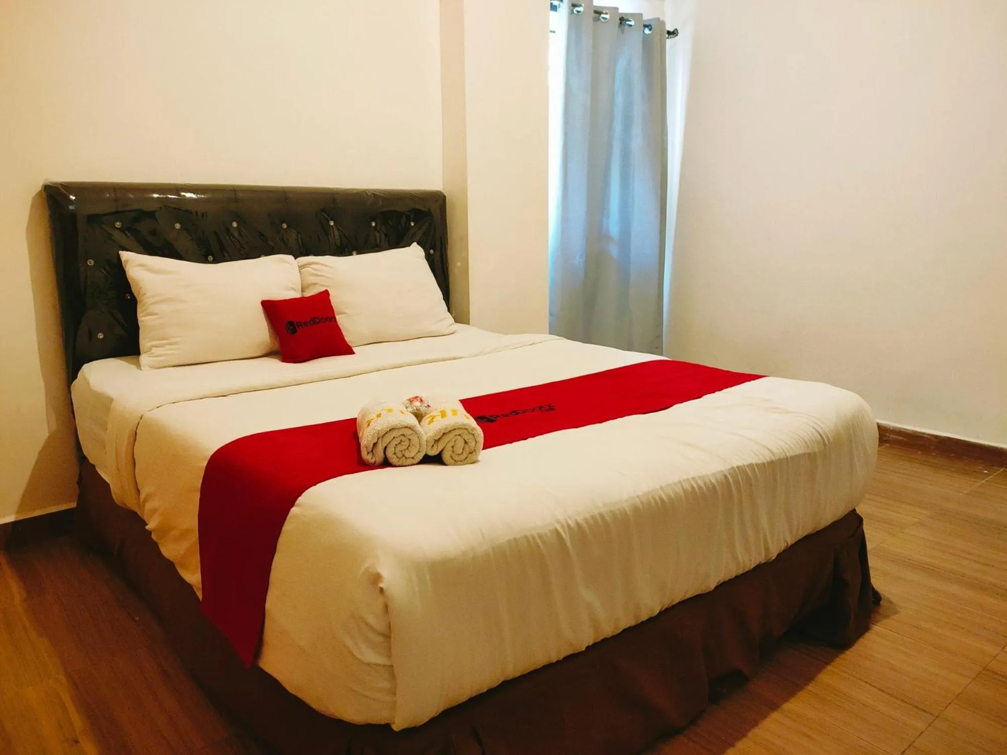 Bed in RedDoorz At Sukomanunggal Surabaya