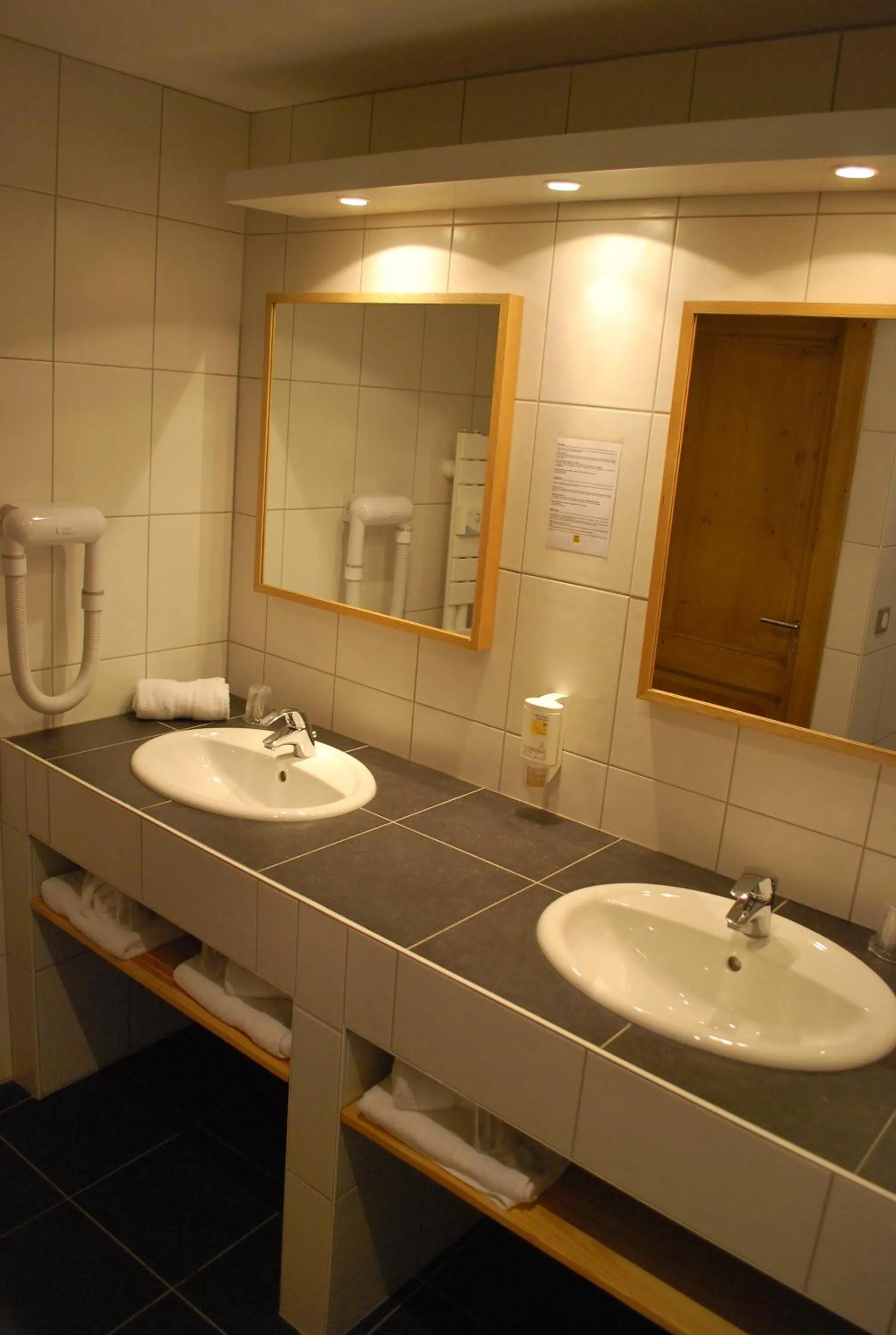 Bathroom in Logis Hôtel Restaurant Kleiber