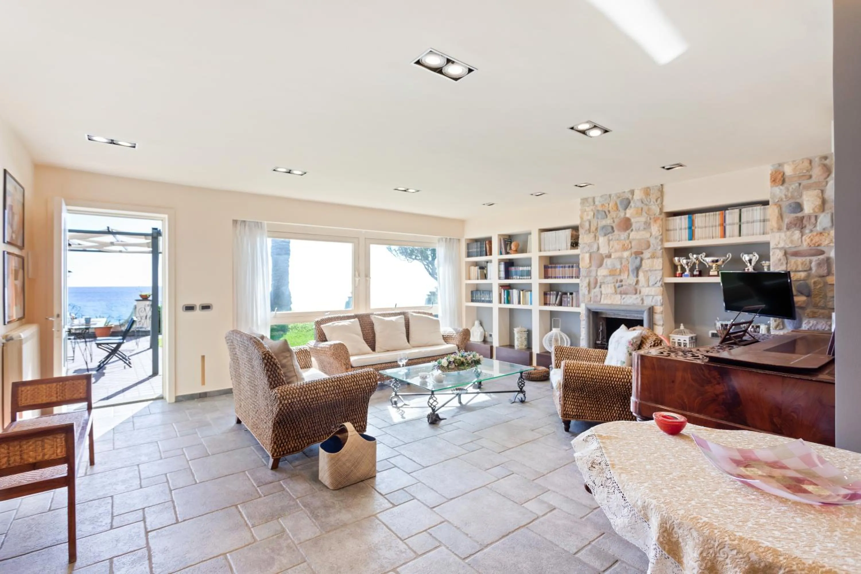 GuestHost - Penelope Seaview Apartment