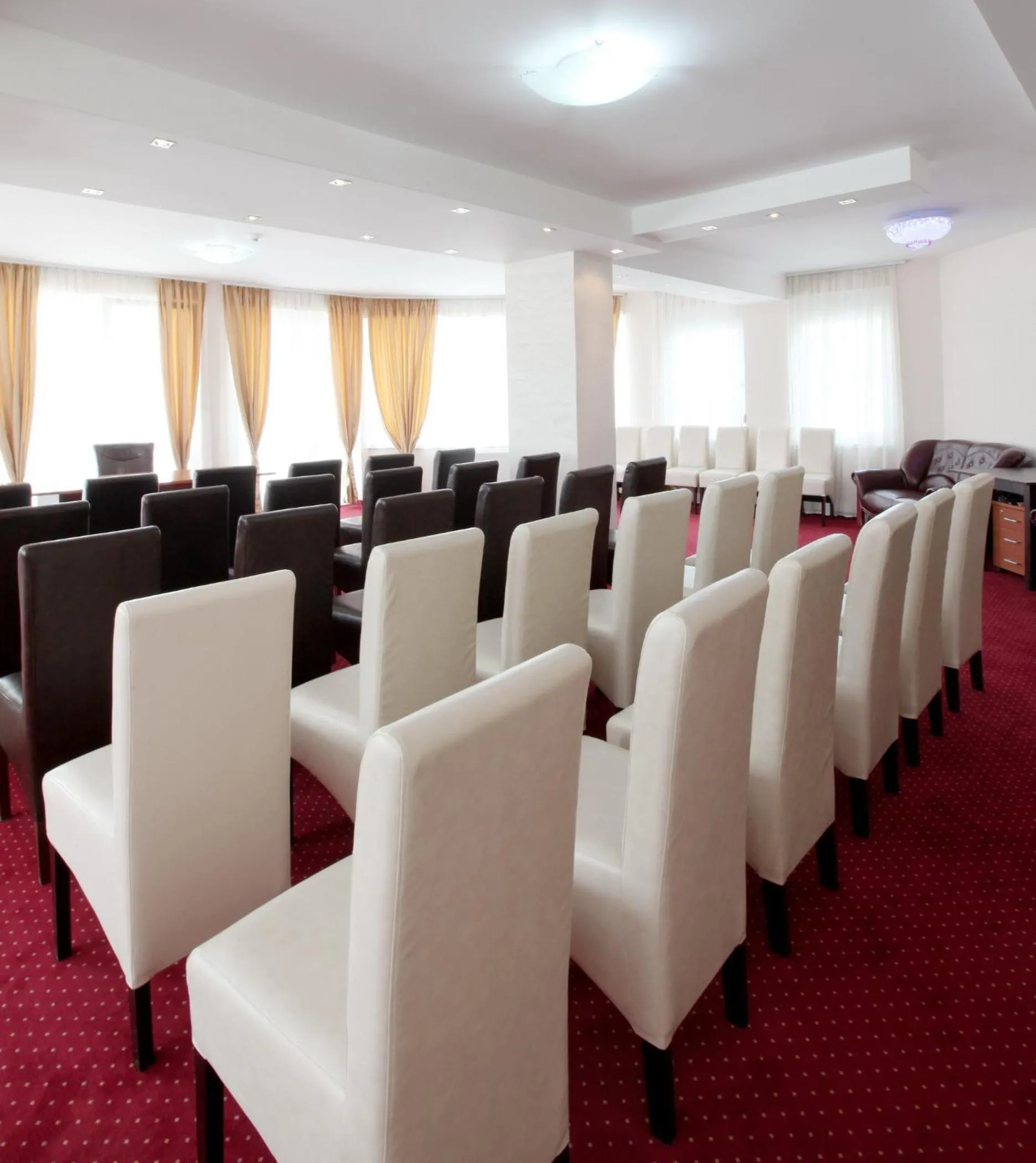 Business facilities in Hotel Novella Uno
