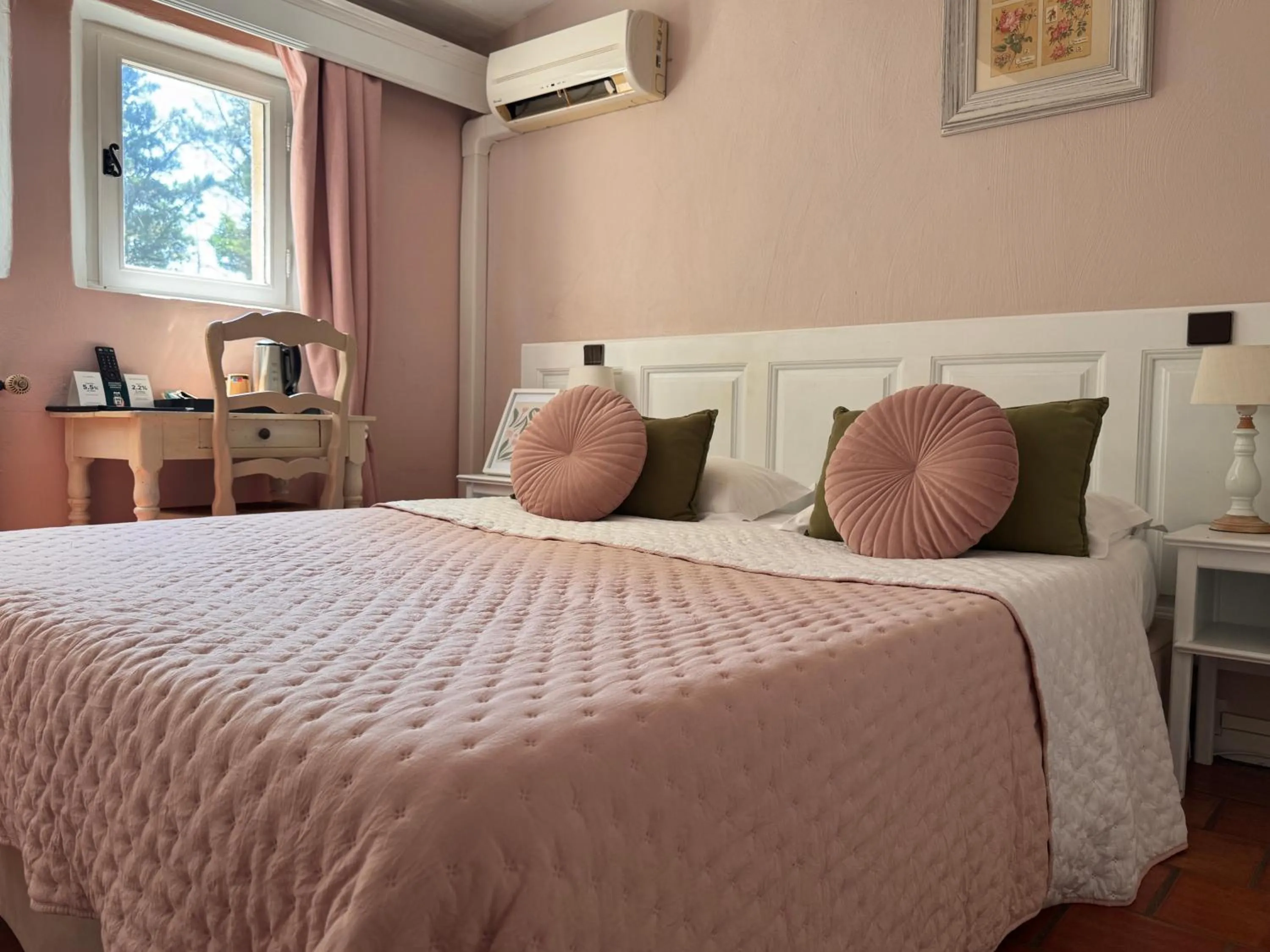 Bed in Hotel Mas De Cure Bourse