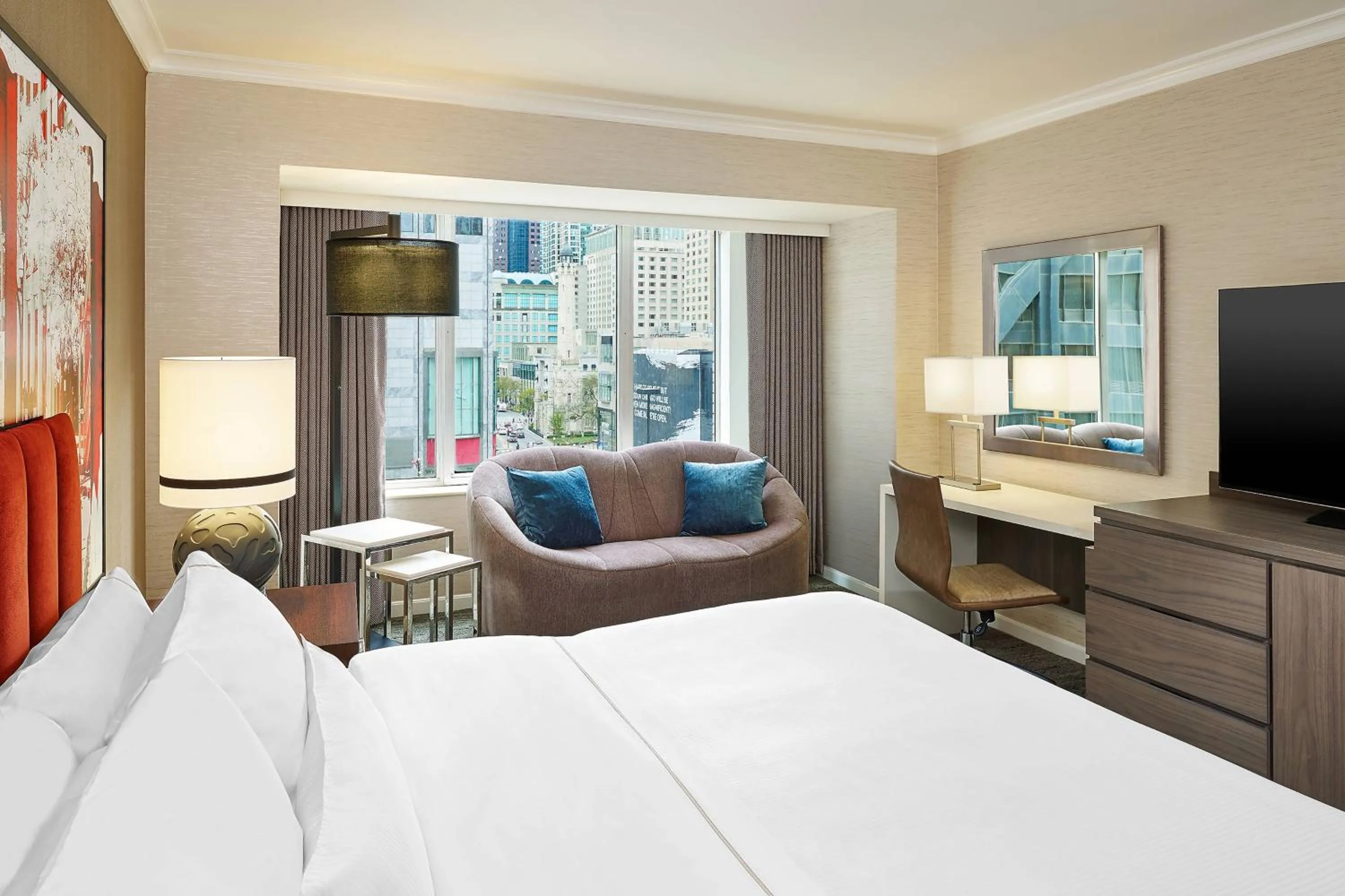 Photo of the whole room, Bed in The Westin Michigan Avenue Chicago