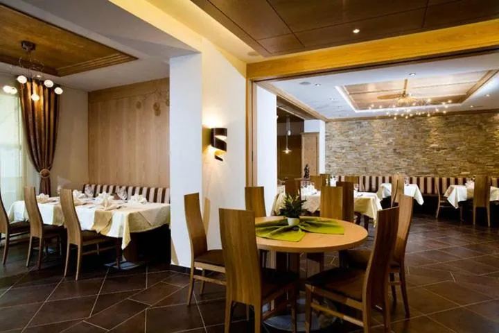 Restaurant/places to eat in Hotel Pfandleralm