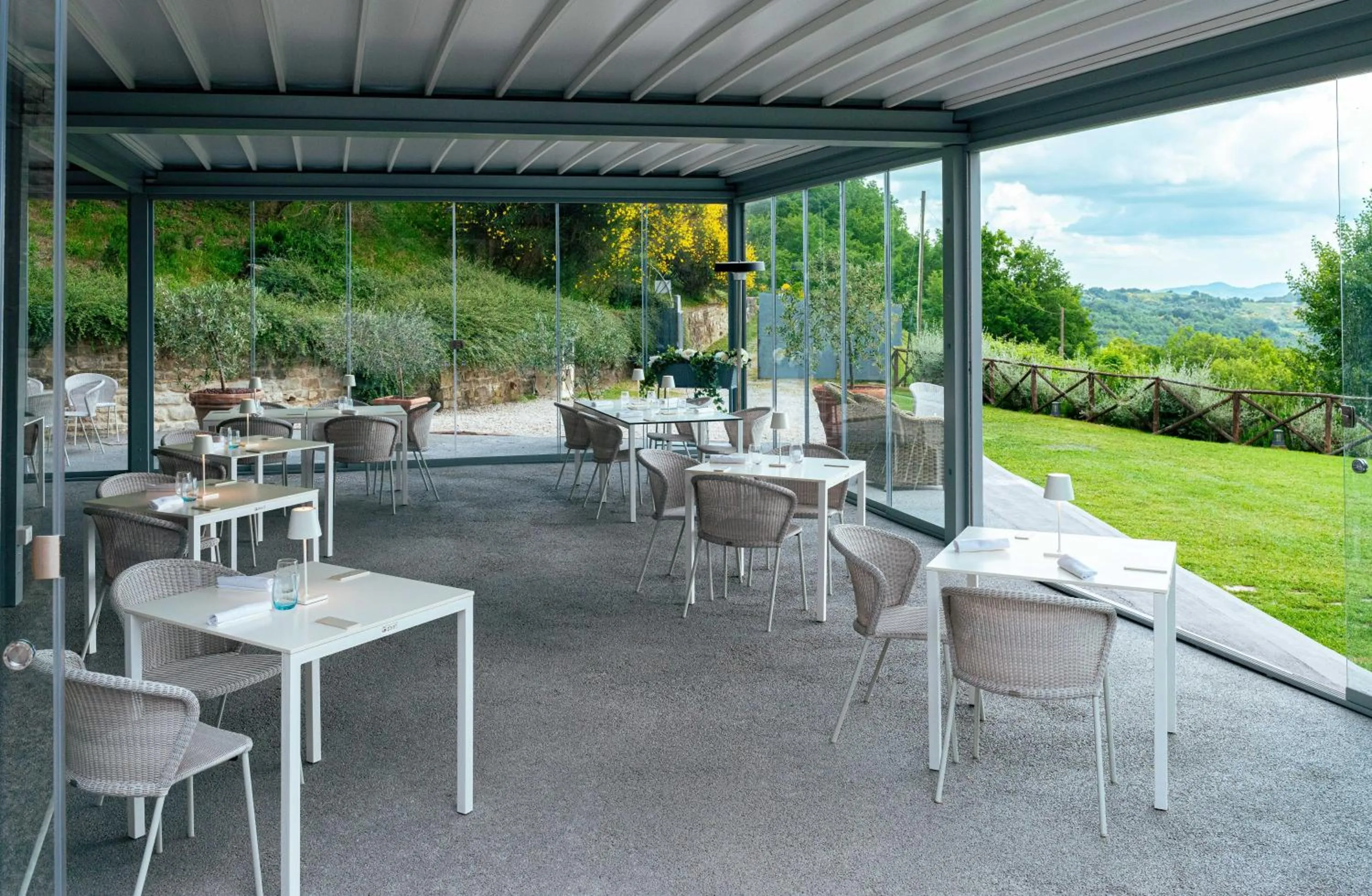 Restaurant/places to eat in Nikis Resort