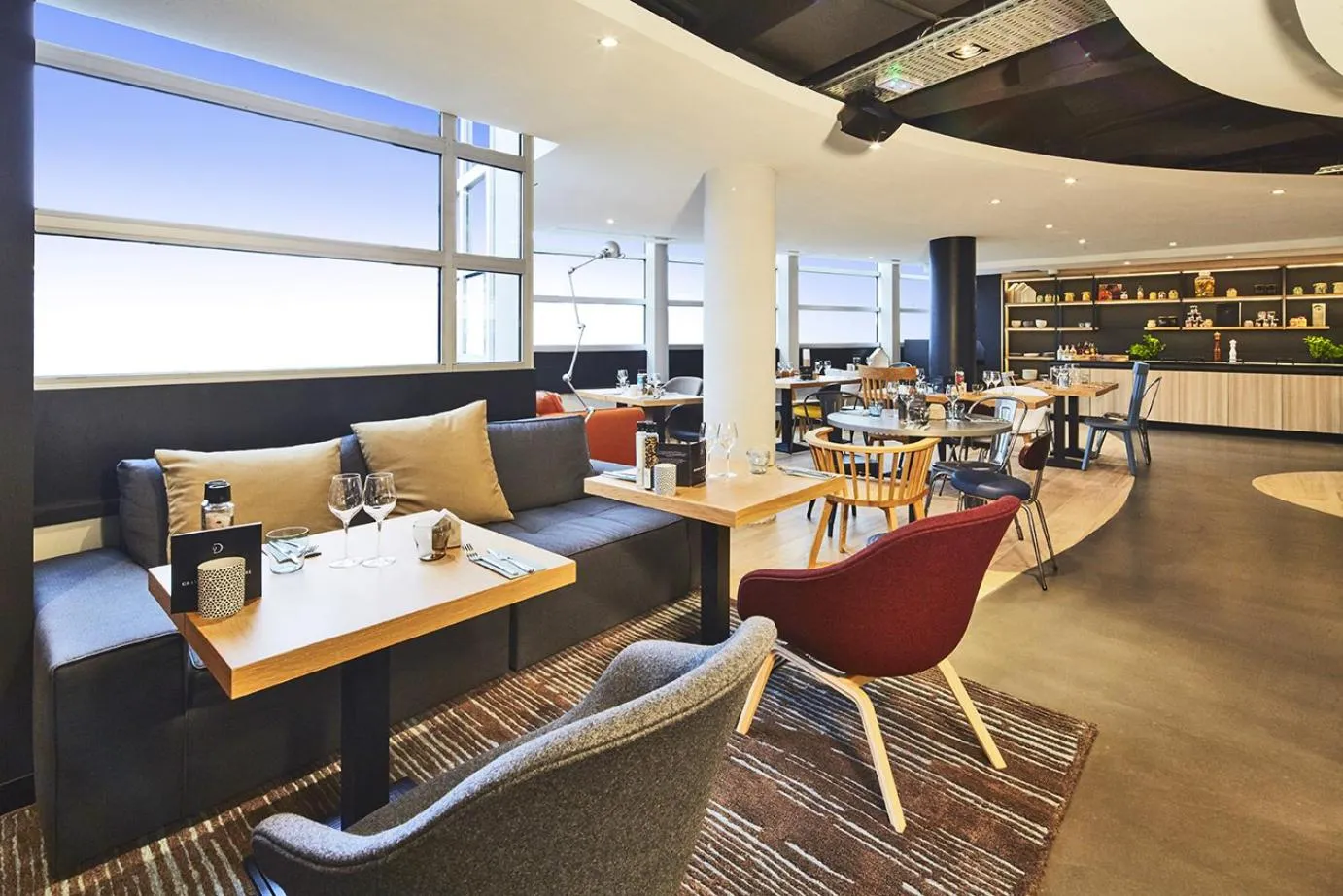 Restaurant/places to eat in Campanile Le Bourget – Airport