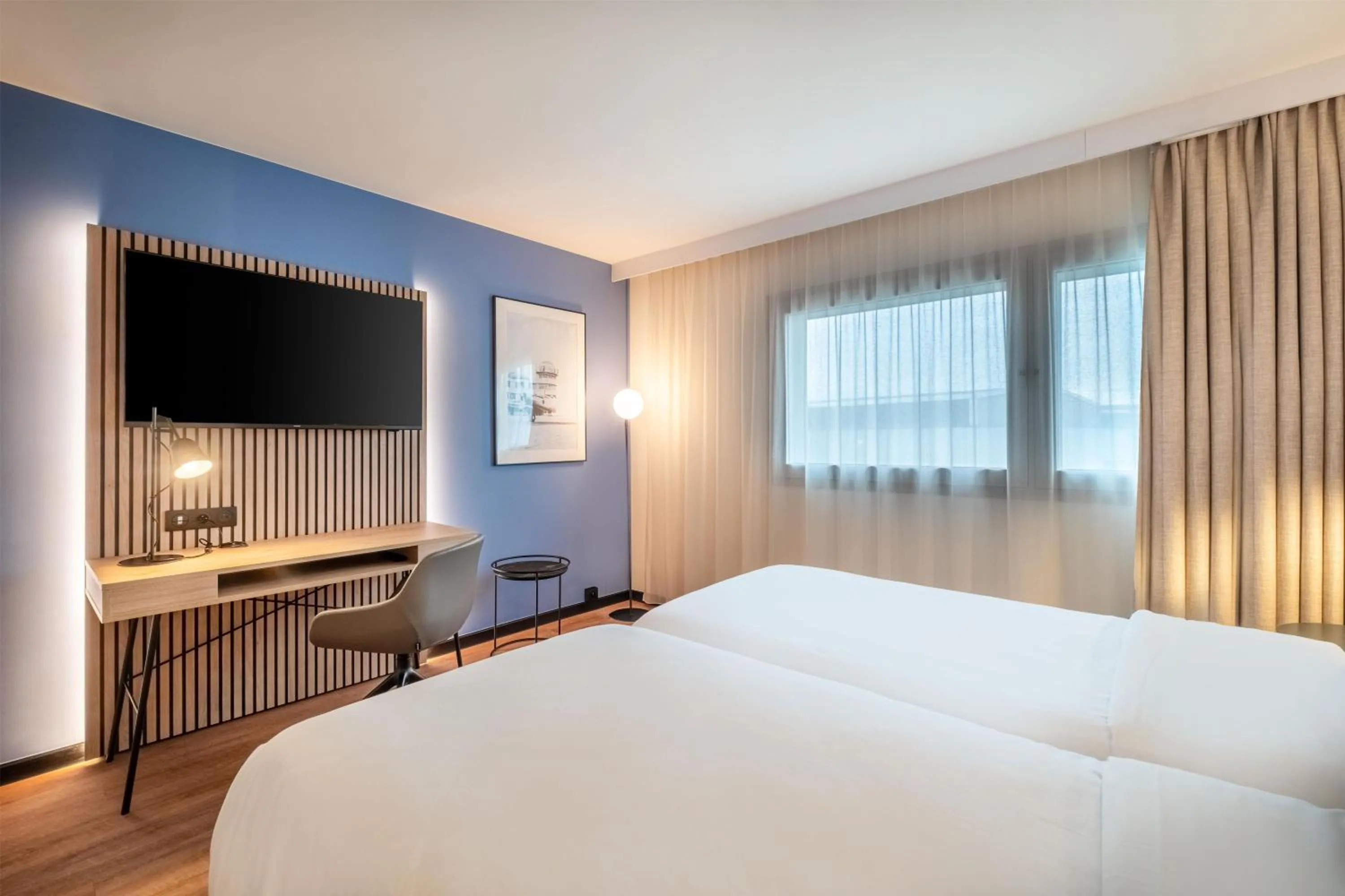 Bedroom, Bed in Radisson Hotel Paris Le Bourget