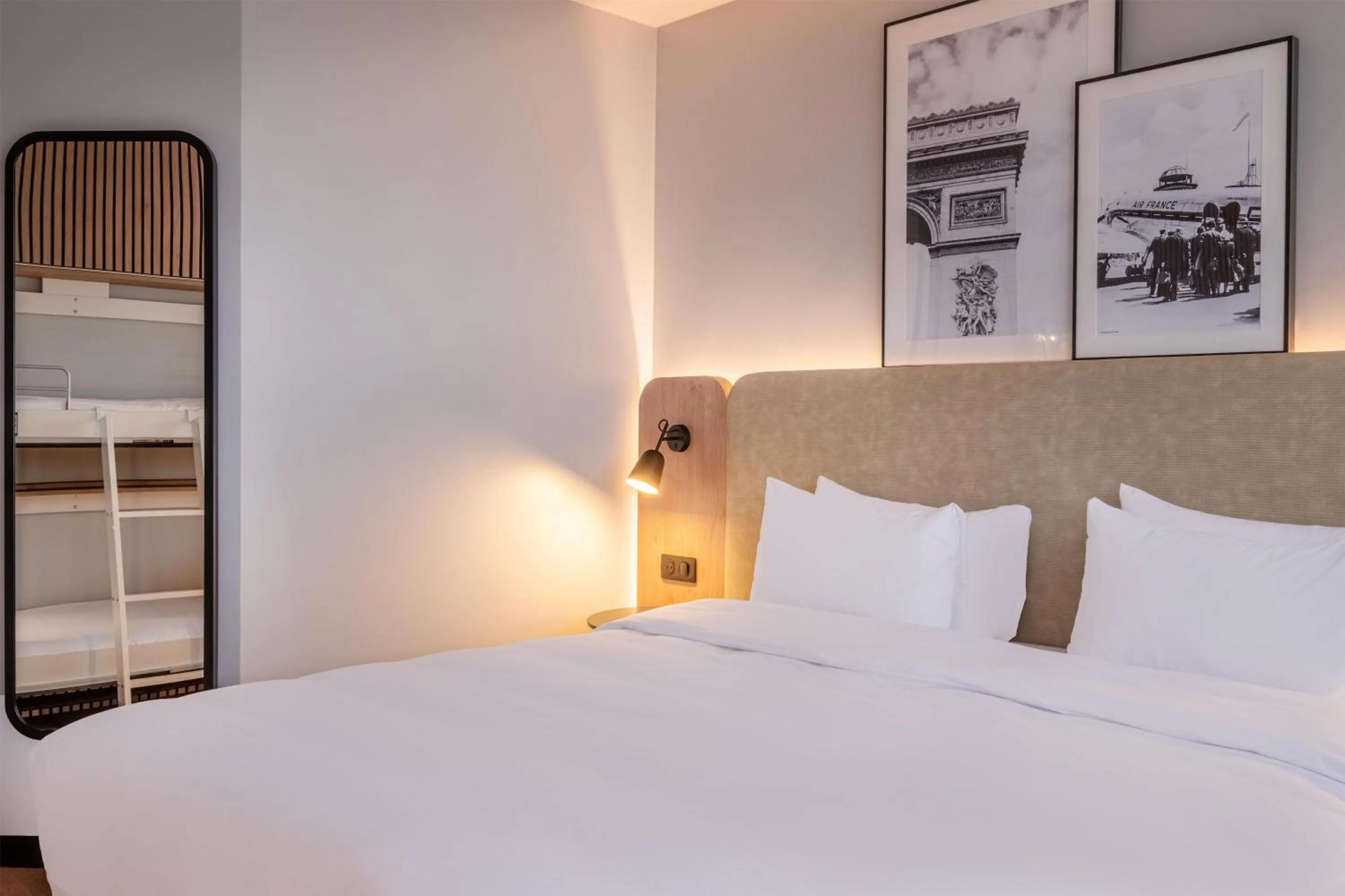 Bedroom, Bed in Radisson Hotel Paris Le Bourget