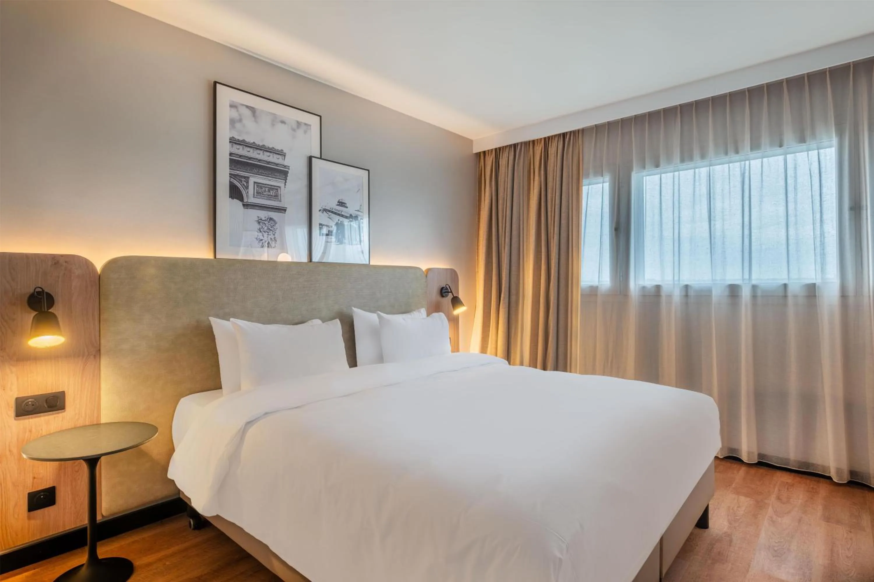 Bedroom, Bed in Radisson Hotel Paris Le Bourget