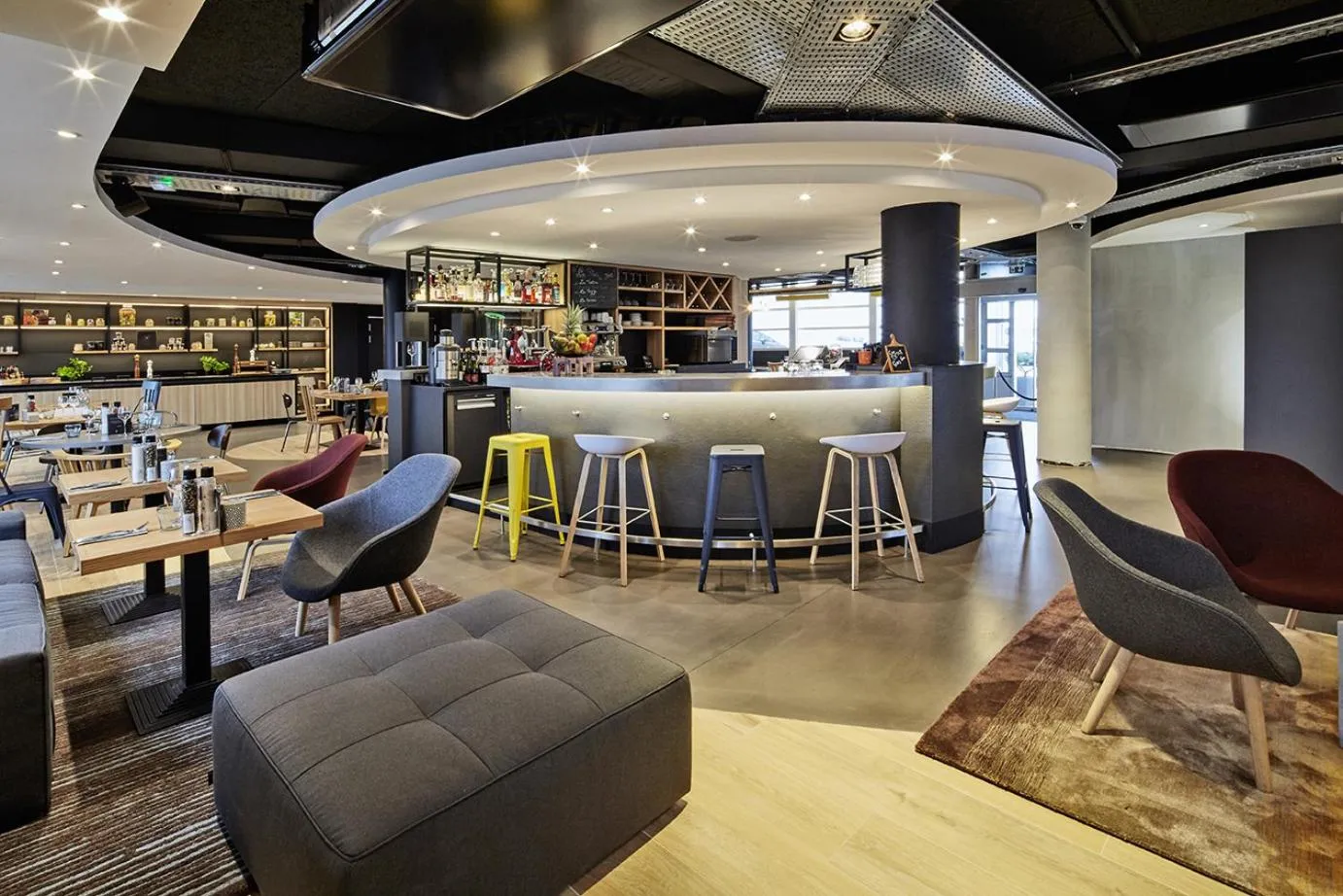 Lounge or bar in Campanile Le Bourget – Airport