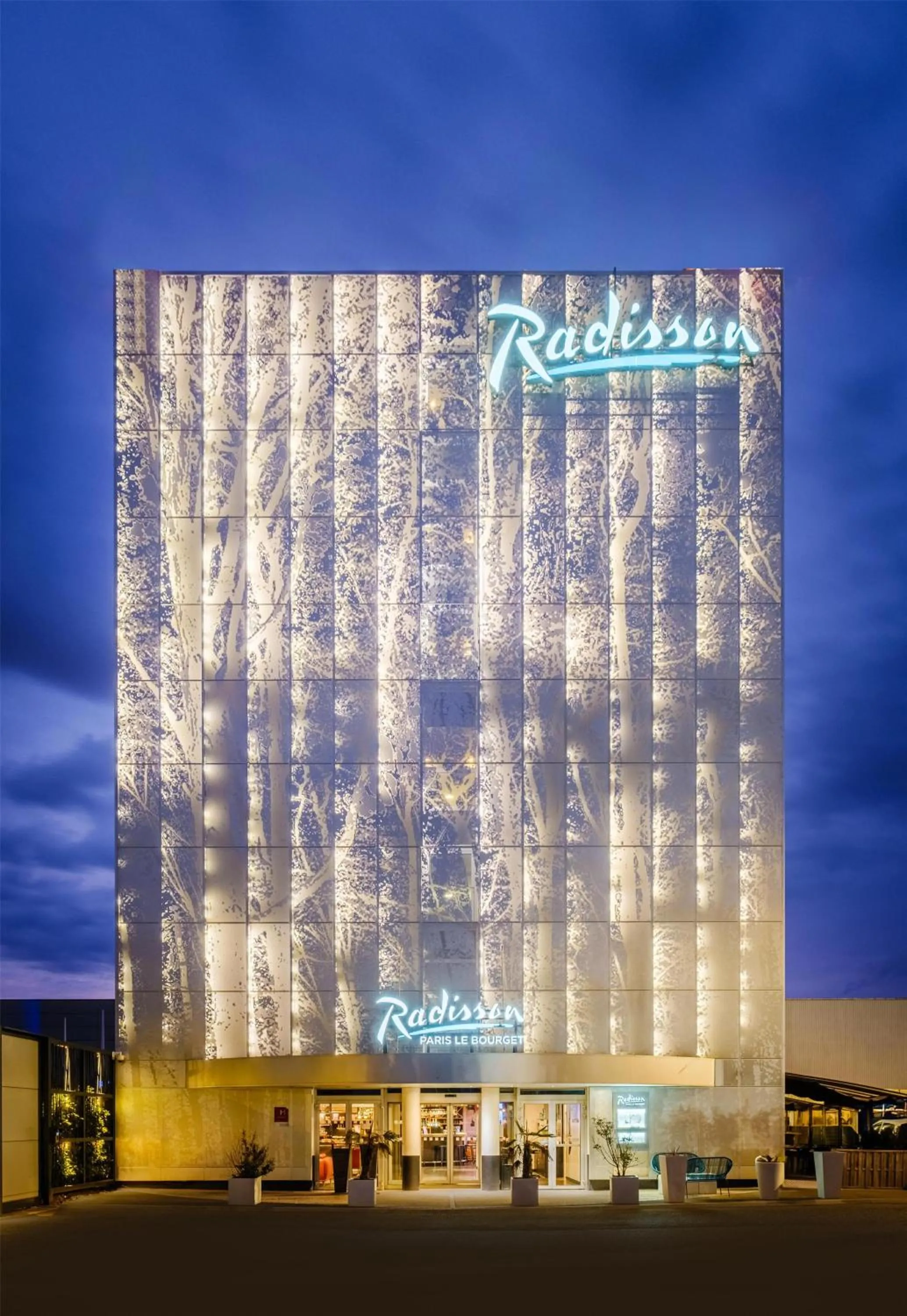 Property building in Radisson Hotel Paris Le Bourget