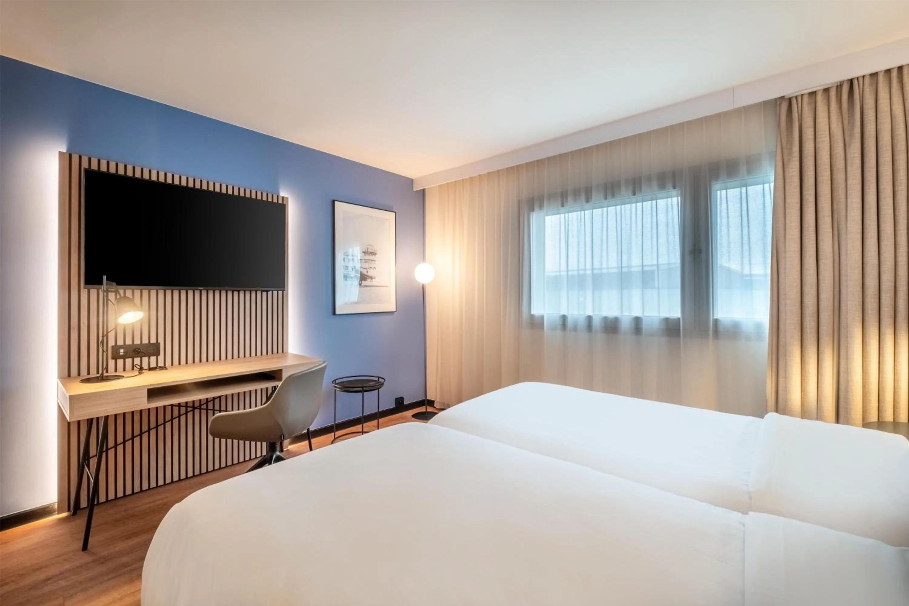 Bedroom, Bed in Radisson Hotel Paris Le Bourget