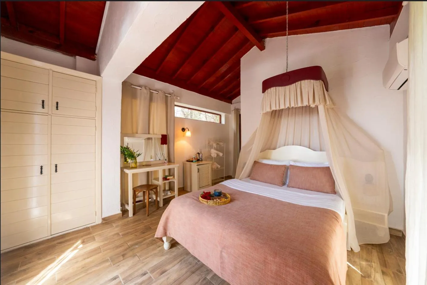 Bedroom, Bed in Nautical Hotel