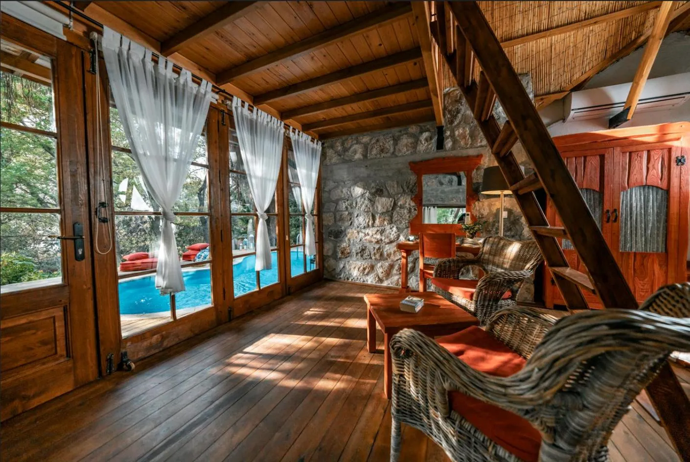 Living room in Nautical Hotel