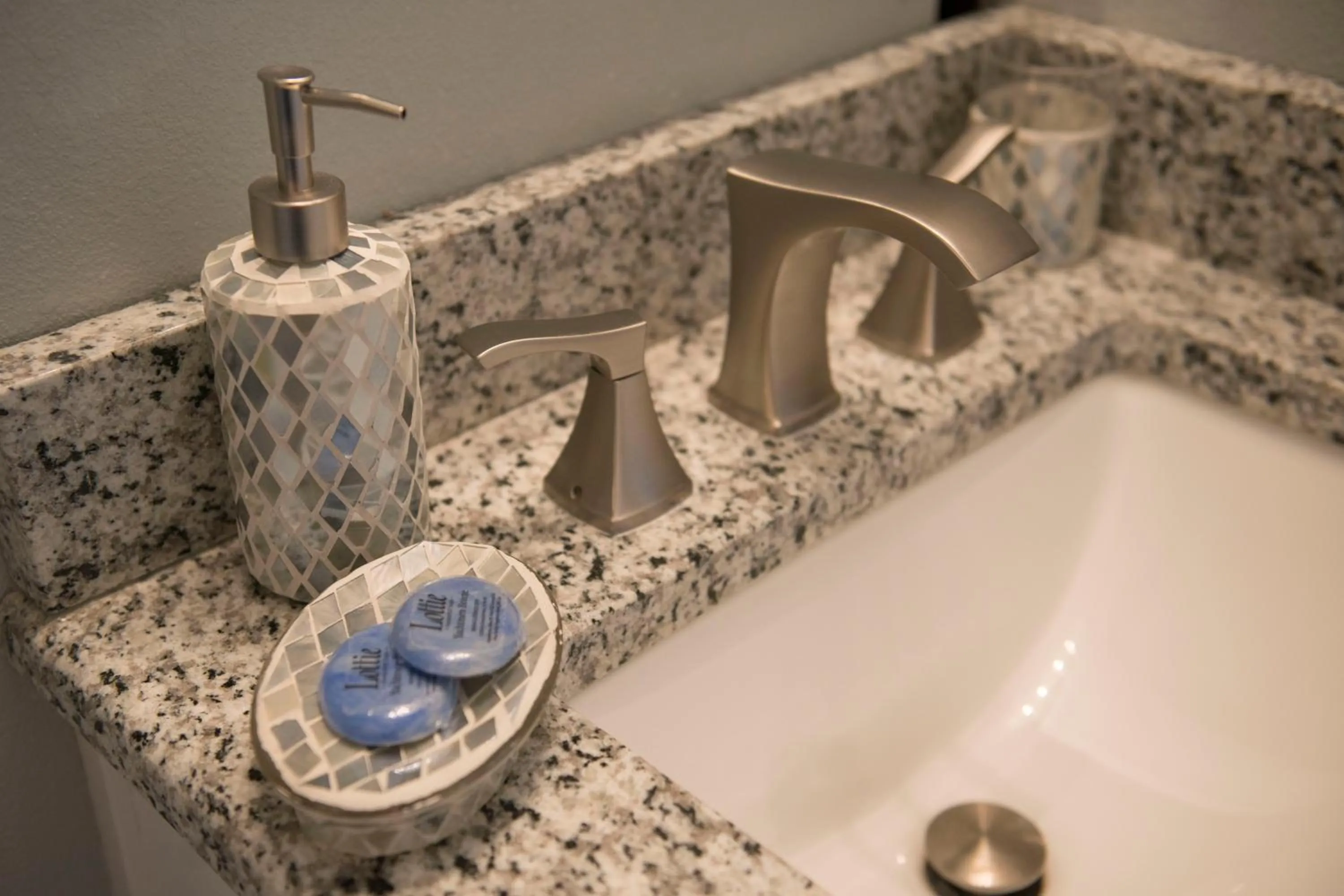 Walk to the Silos! 3 Bed 1960's Bungalow near Baylor