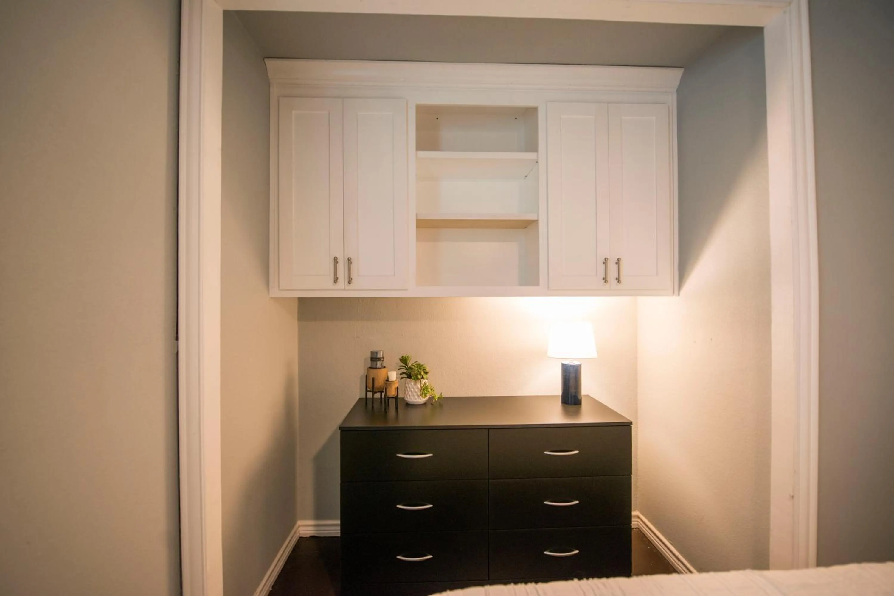 Walk to the Silos! 3 Bed 1960's Bungalow near Baylor