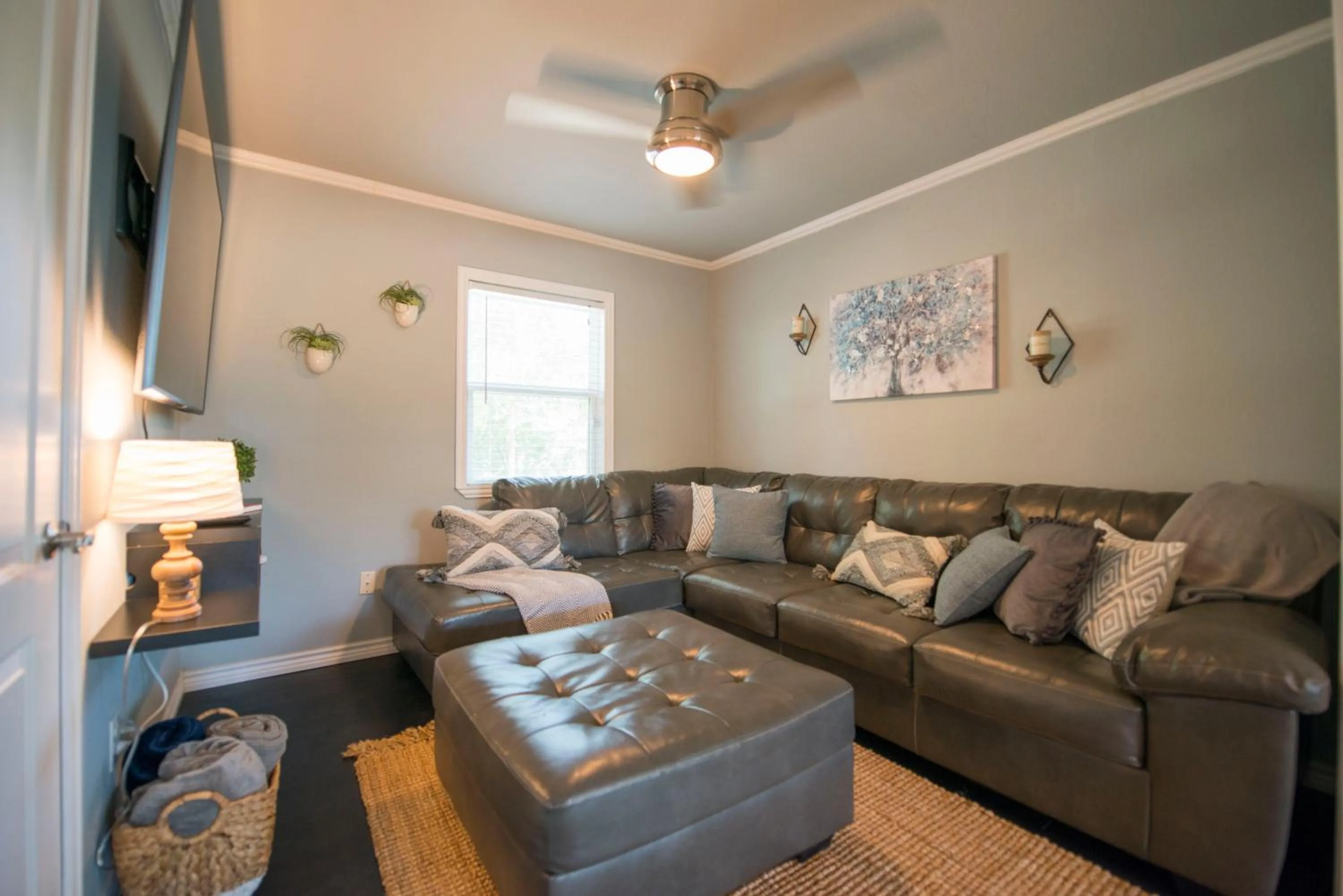 Walk to the Silos! 3 Bed 1960's Bungalow near Baylor