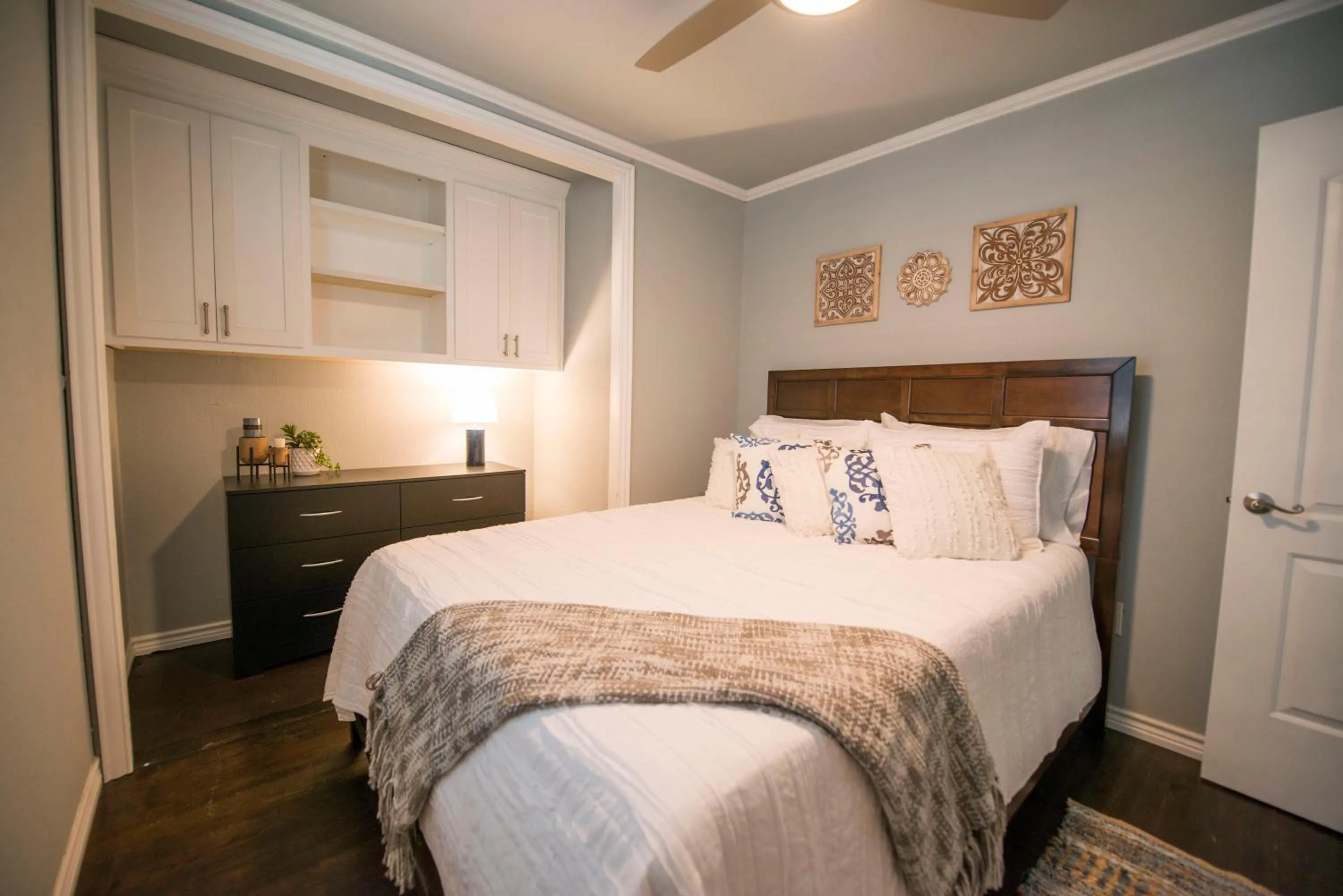 Bed in Walk to the Silos! 3 Bed 1960's Bungalow near Baylor