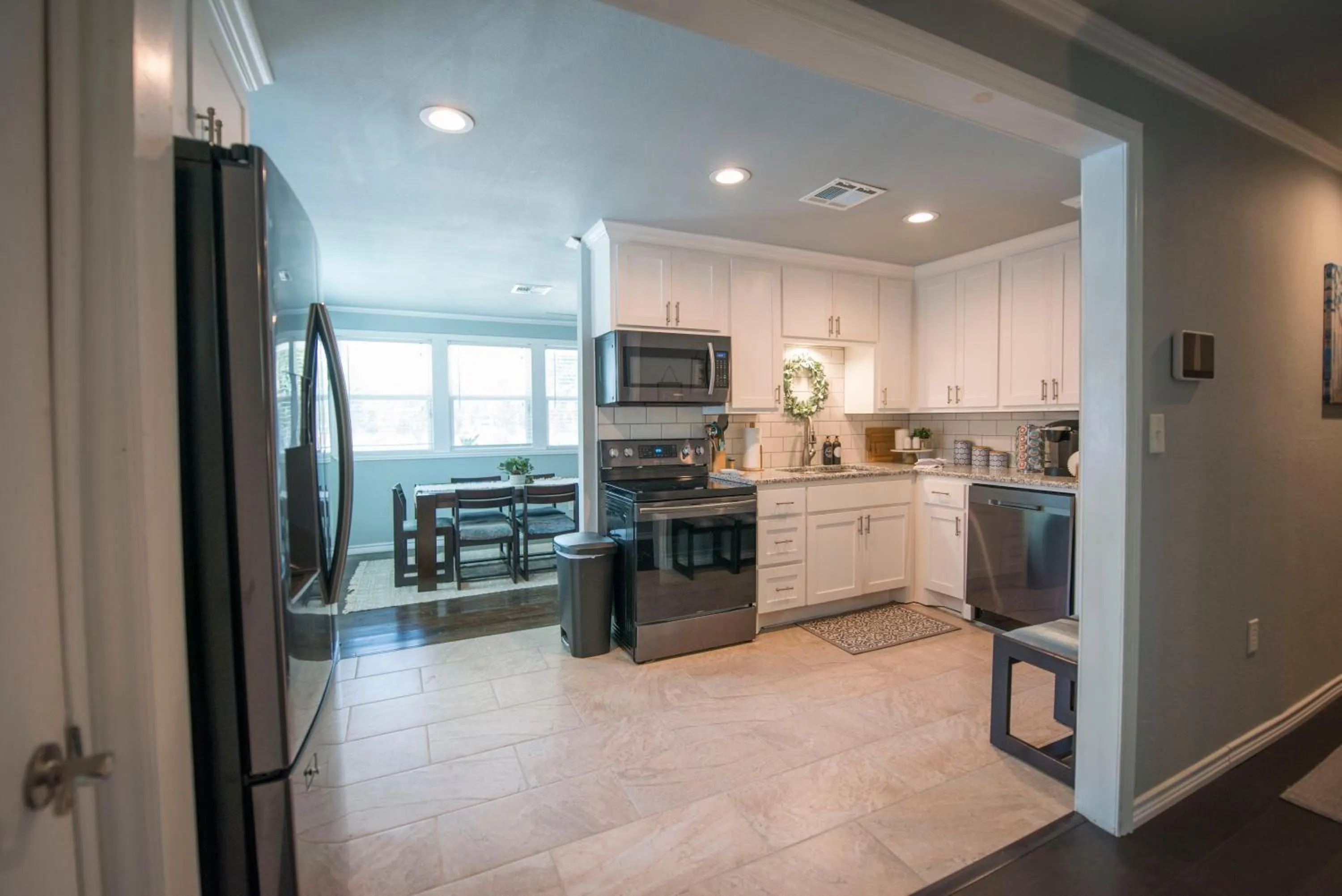 Walk to the Silos! 3 Bed 1960's Bungalow near Baylor