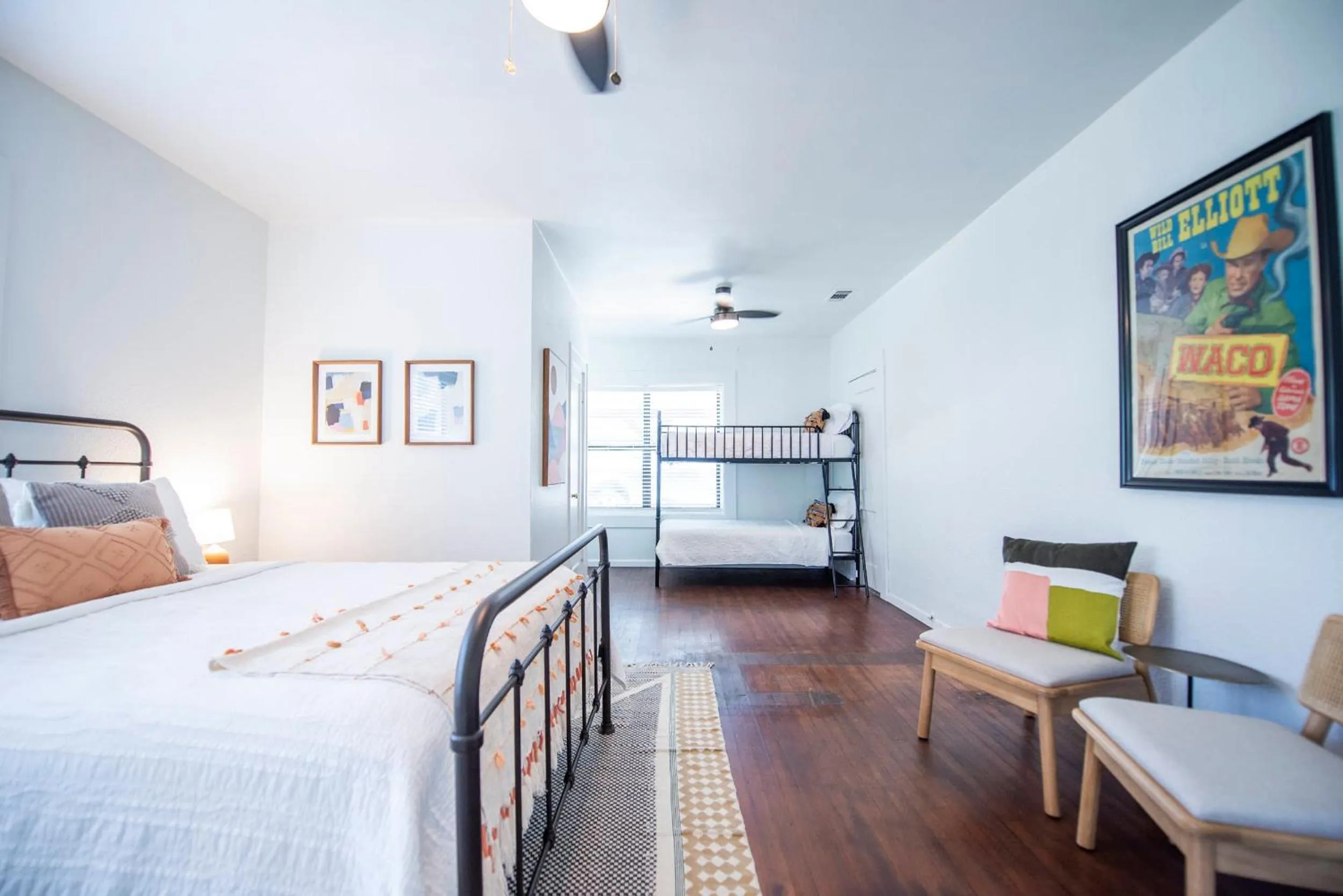 Bed in Classy 1927 Uptown Tudor 4 min to Magnolia