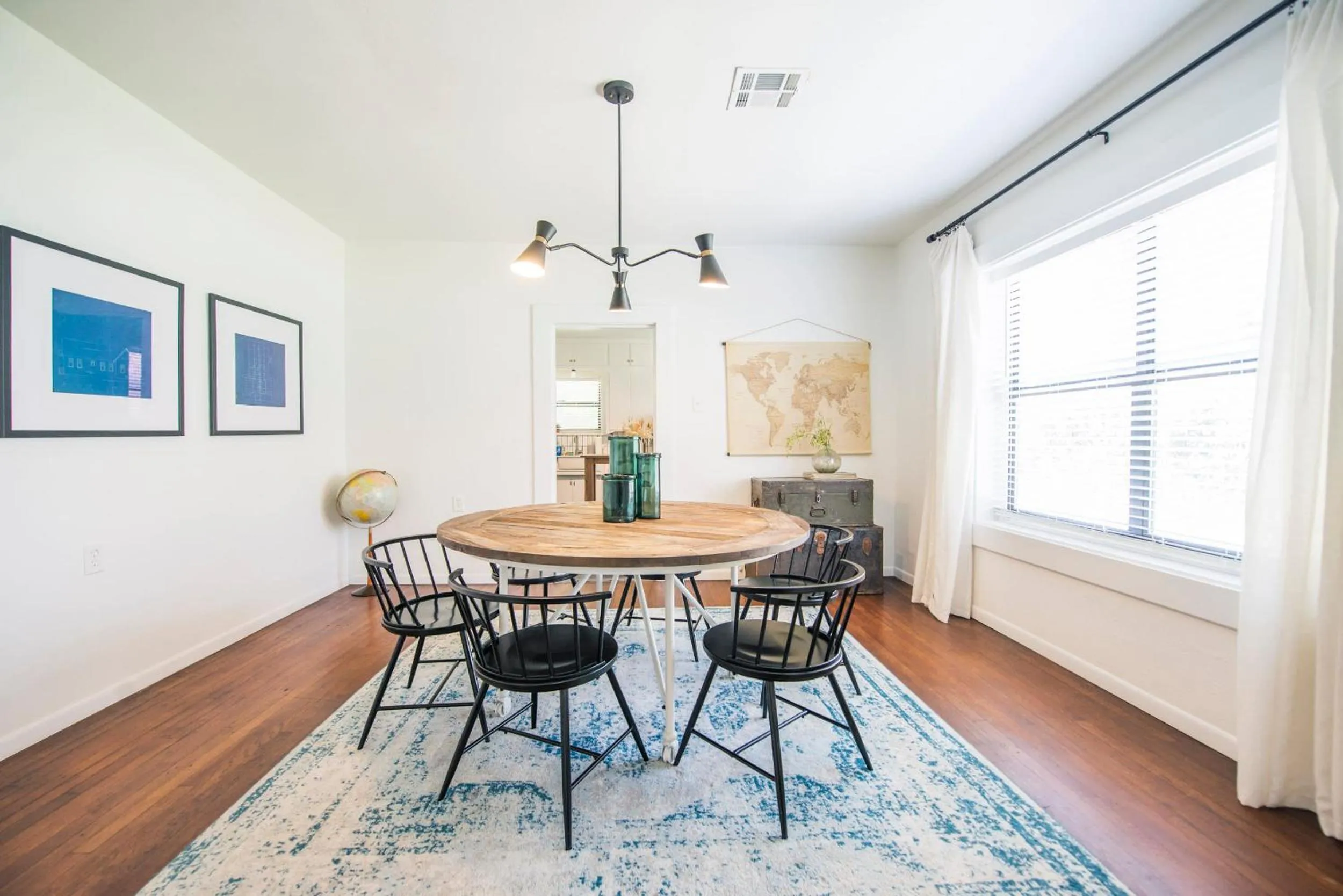 Classy 1927 Uptown Tudor 4 min to Magnolia