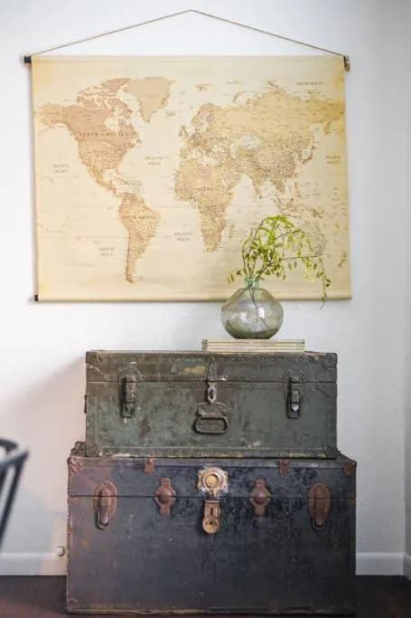 Classy 1927 Uptown Tudor 4 min to Magnolia