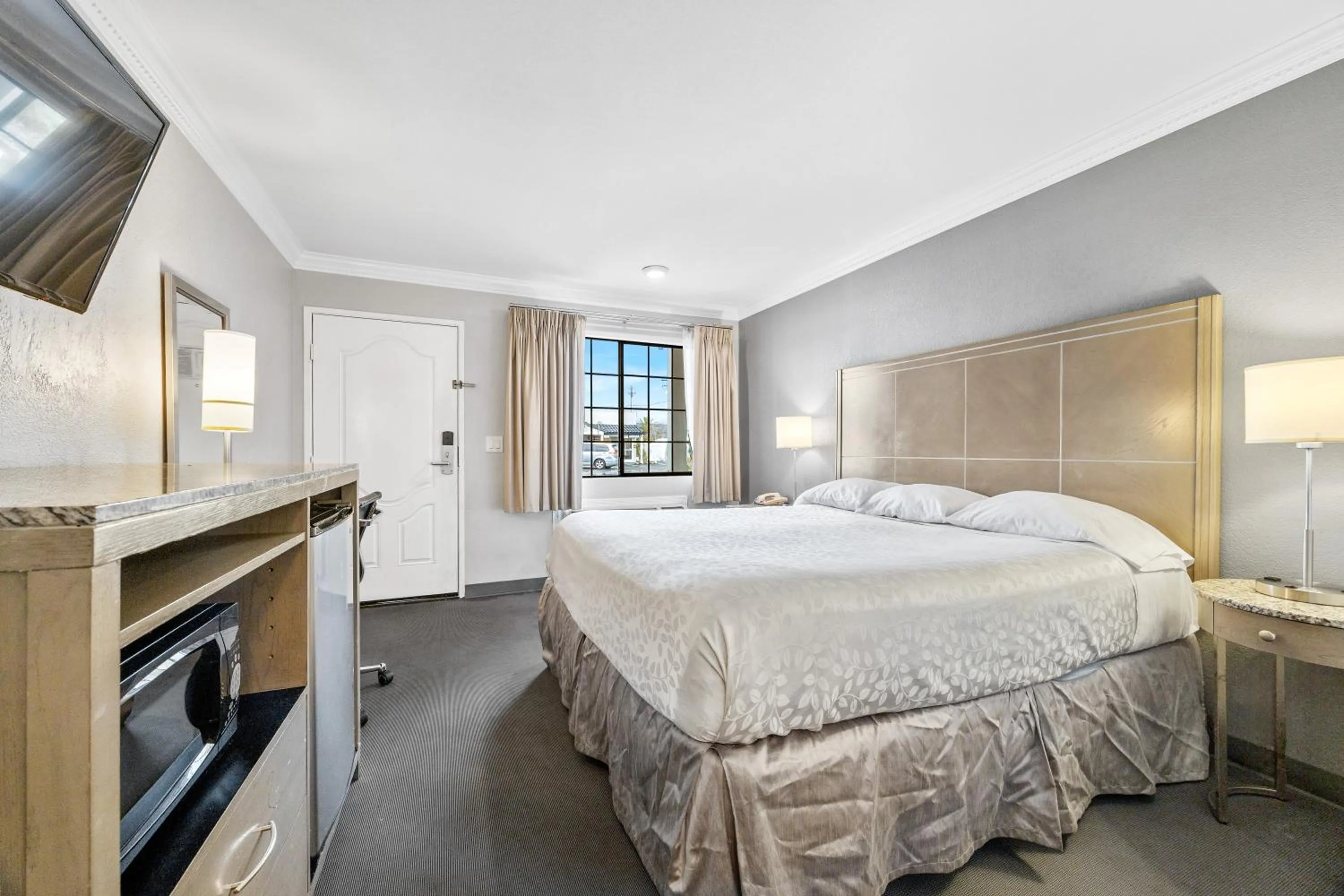 Bed in Americas Best Value Inn - Milpitas