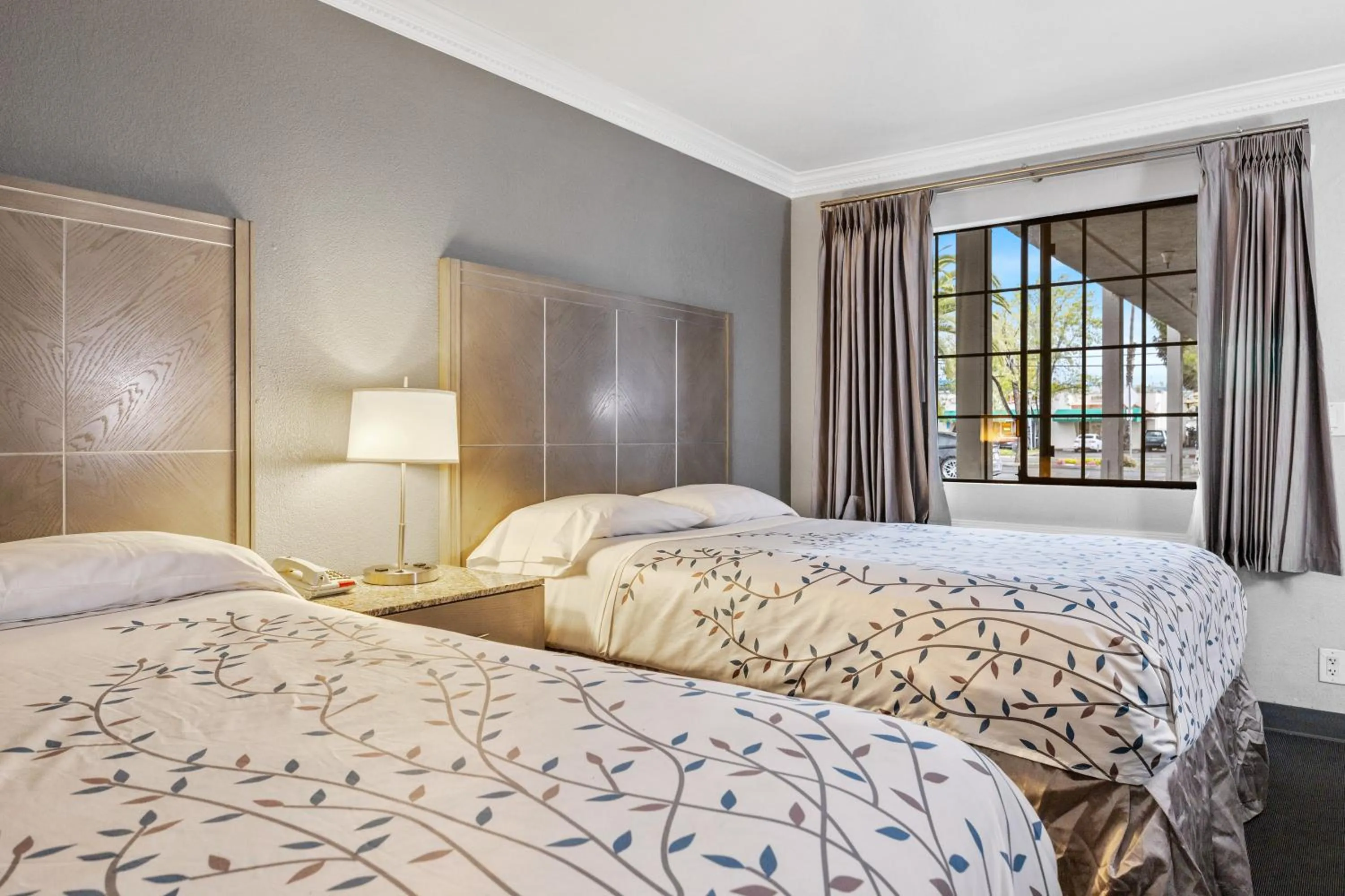 Bed in Americas Best Value Inn - Milpitas