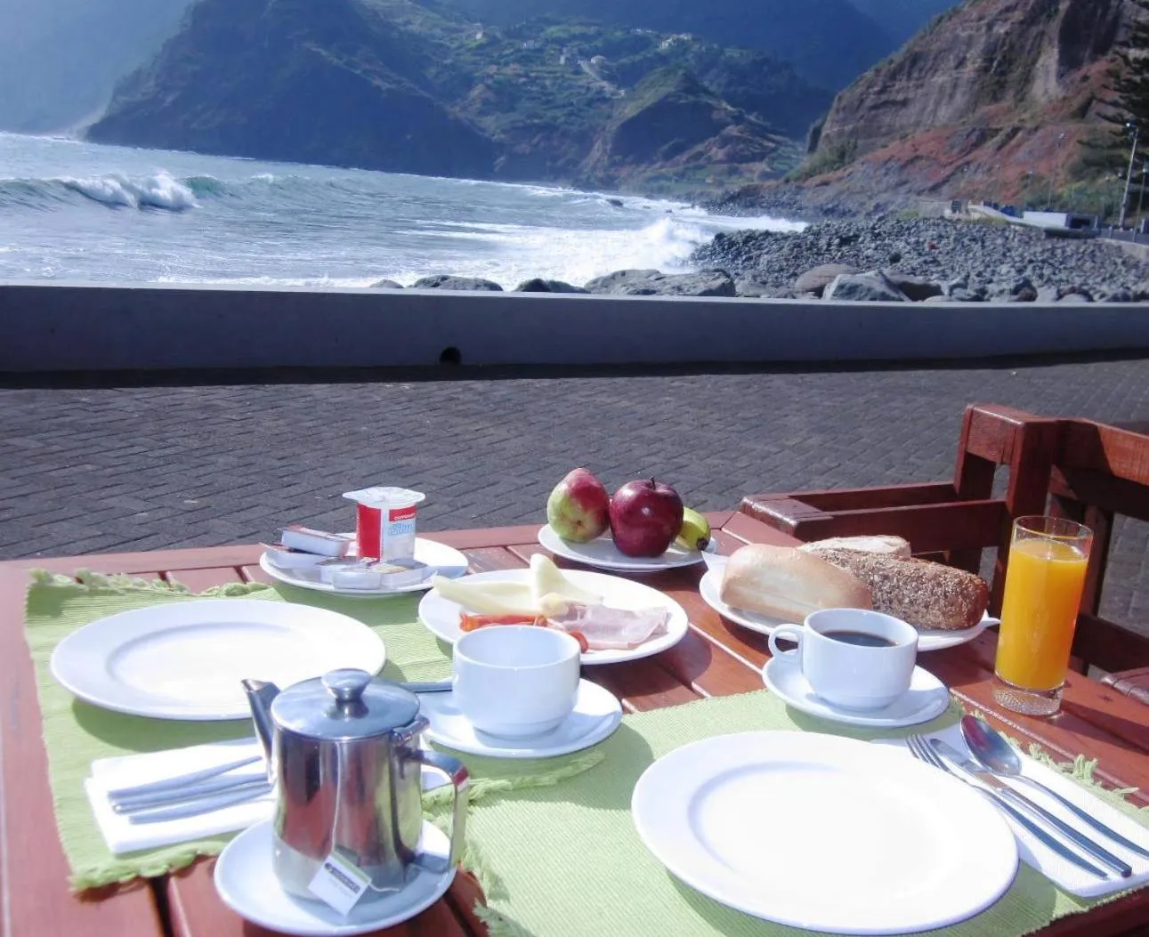 Breakfast in Hotel Vila Bela