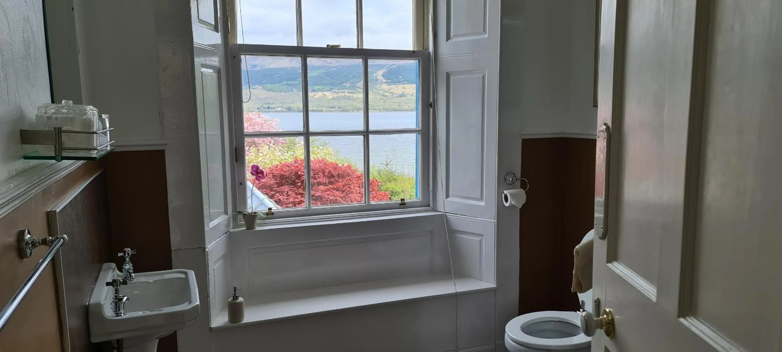 CREAG DHUBH COUNTRY HOUSE