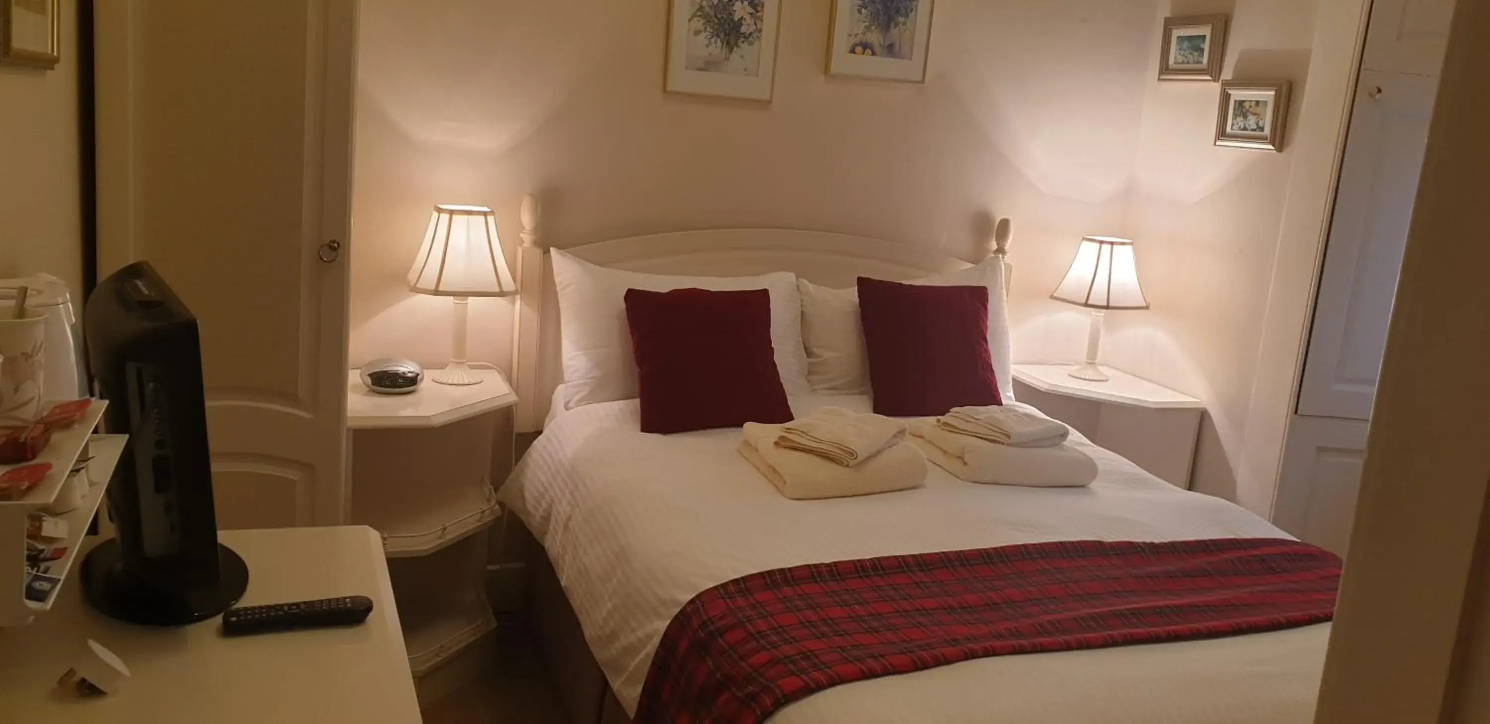 Budget Double Room - No Breakfast in CREAG DHUBH COUNTRY HOUSE Budget Double Room - No Breakfast in CREAG DHUBH COUNTRY HOUSE