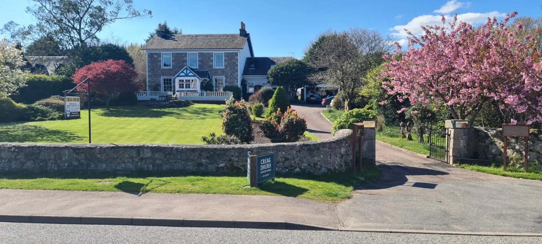 CREAG DHUBH COUNTRY HOUSE