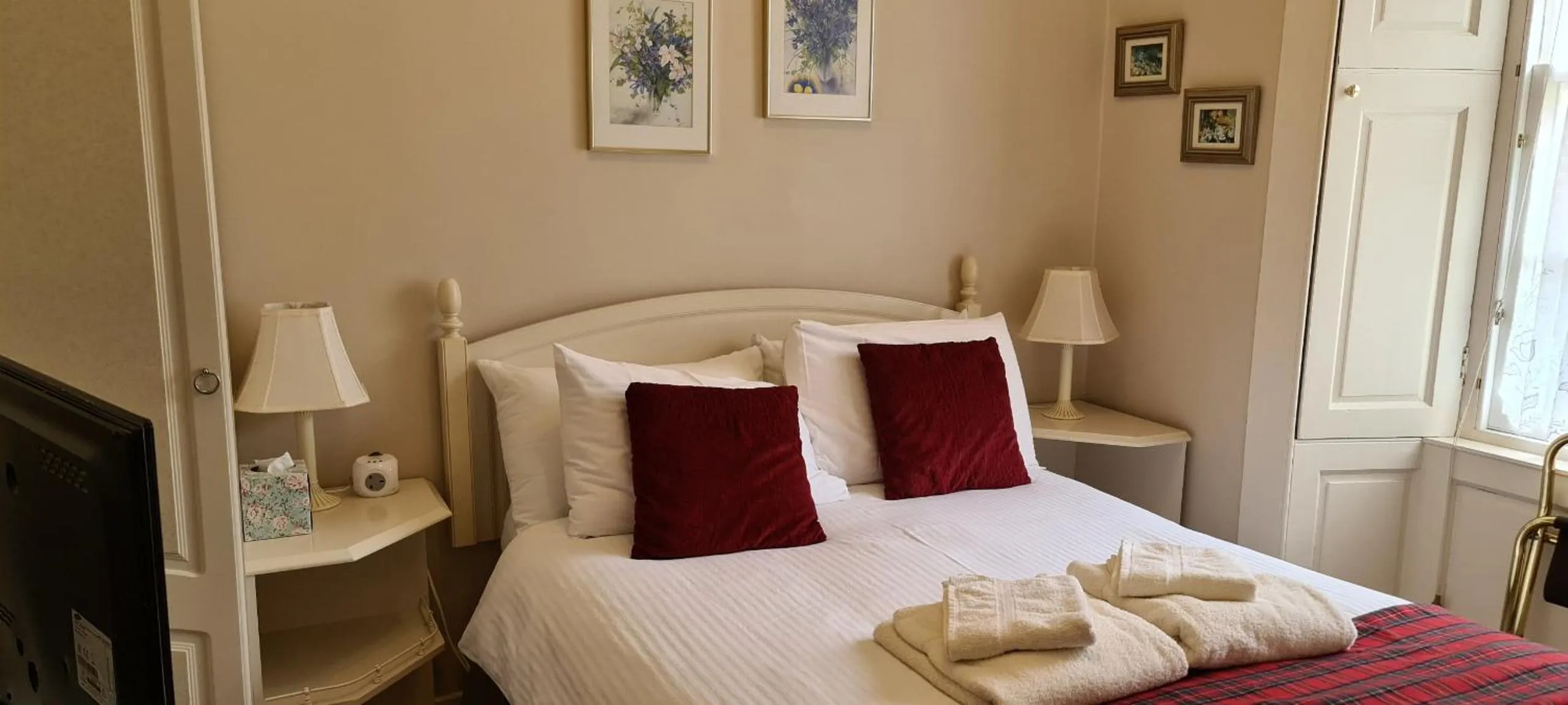 Bed in CREAG DHUBH COUNTRY HOUSE