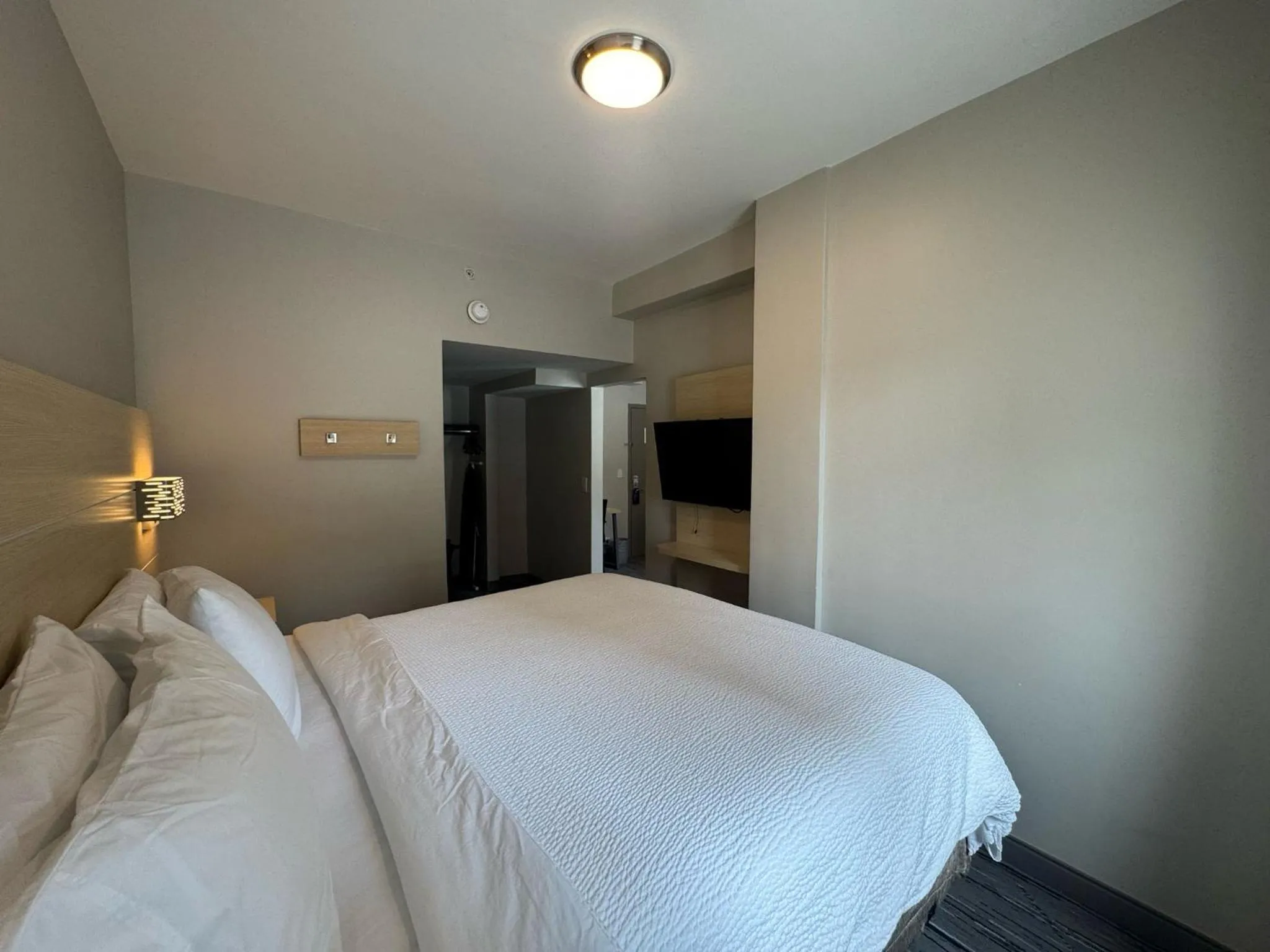 Bed in Holiday Inn Express & Suites - Atlanta Downtown by IHG