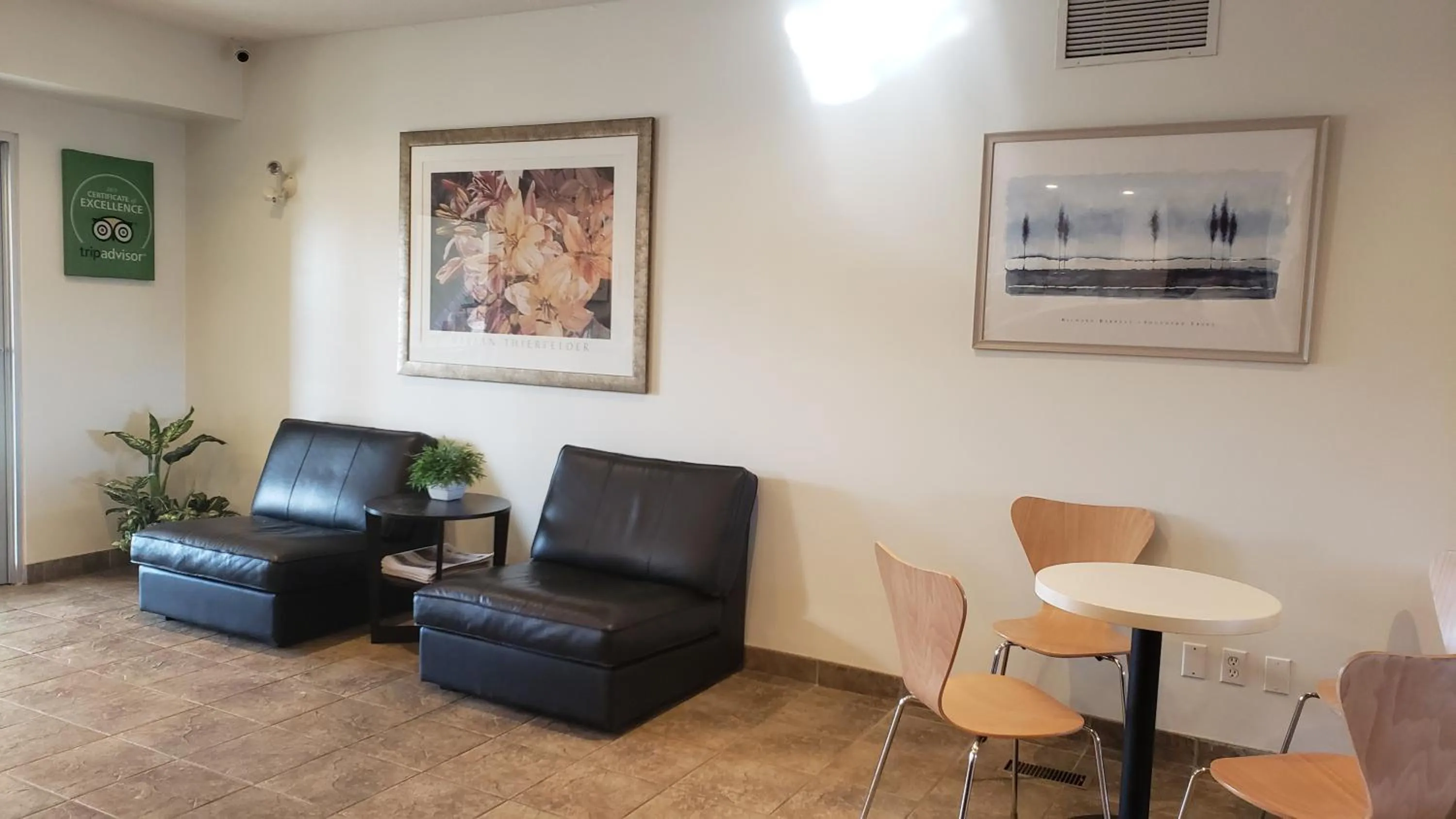 Lobby or reception in Joys Inn Innisfail, AB