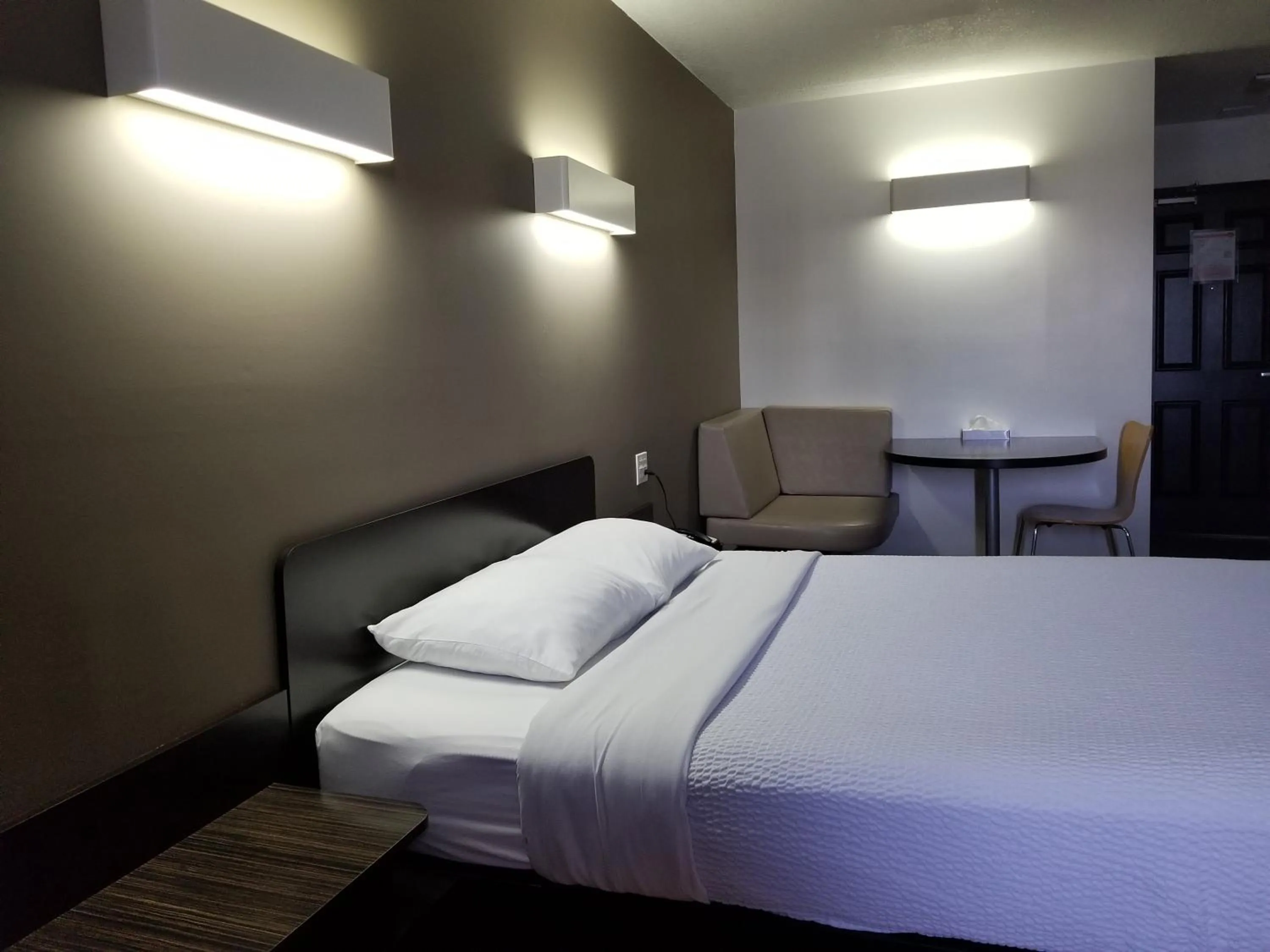 Bed in Joys Inn Innisfail, AB