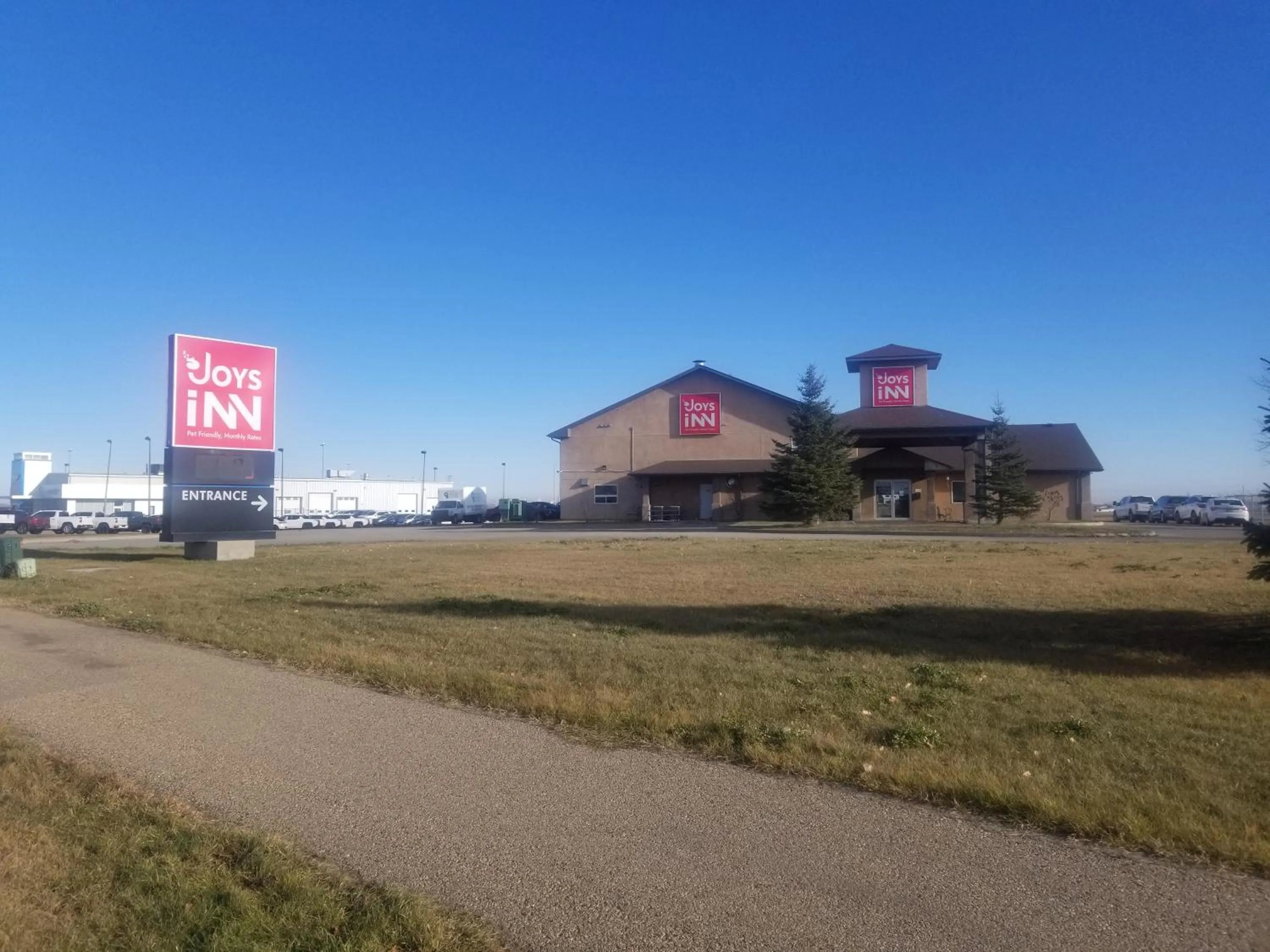 Property building in Joys Inn Innisfail, AB