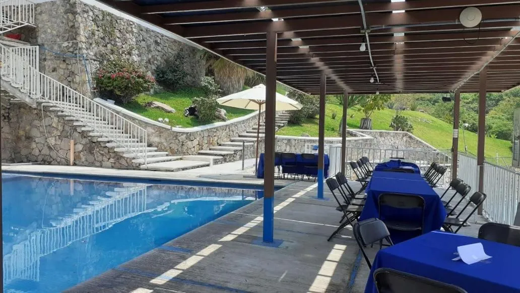 Swimming pool in Hotel Chapala Country