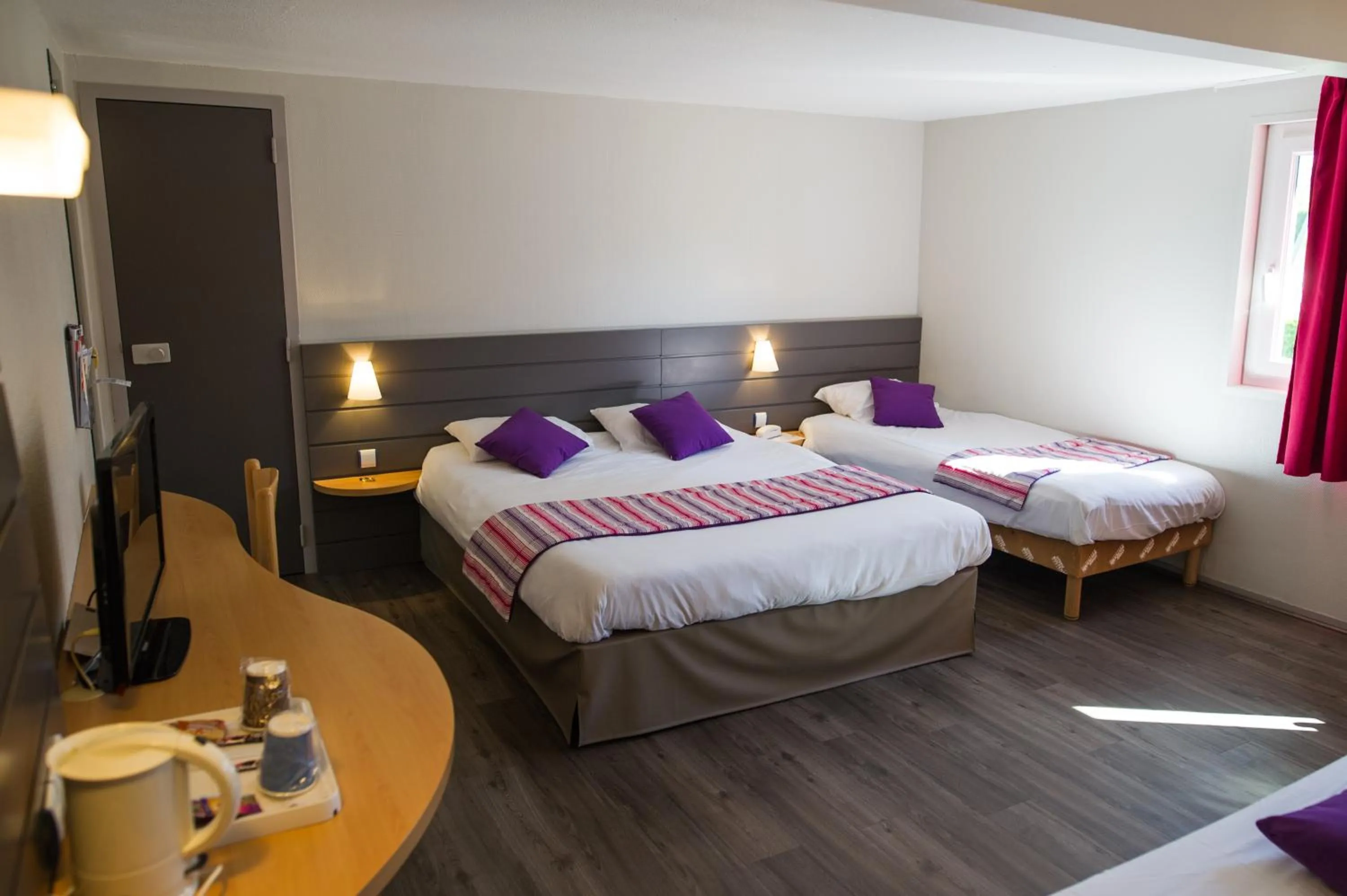 Bedroom, Bed in Kyriad Orthez