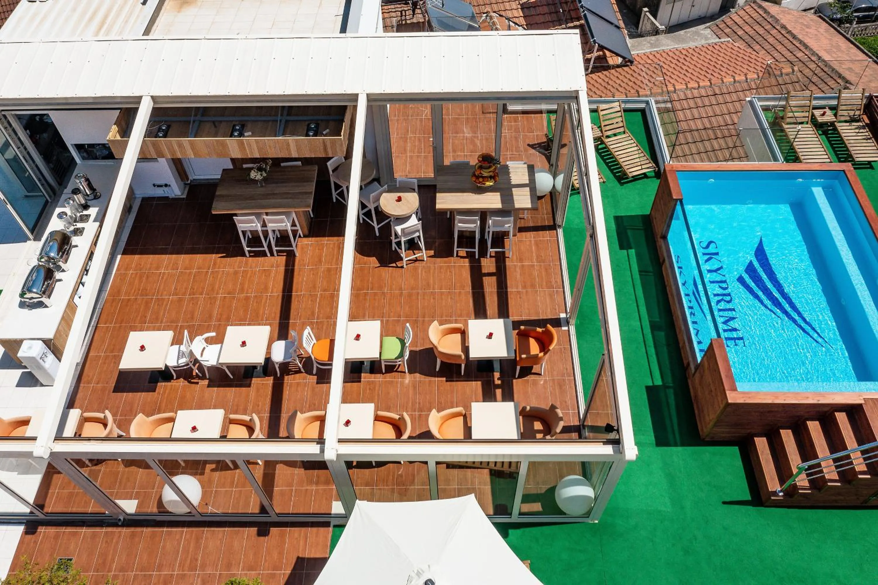 Restaurant/places to eat in Villa Skyprime